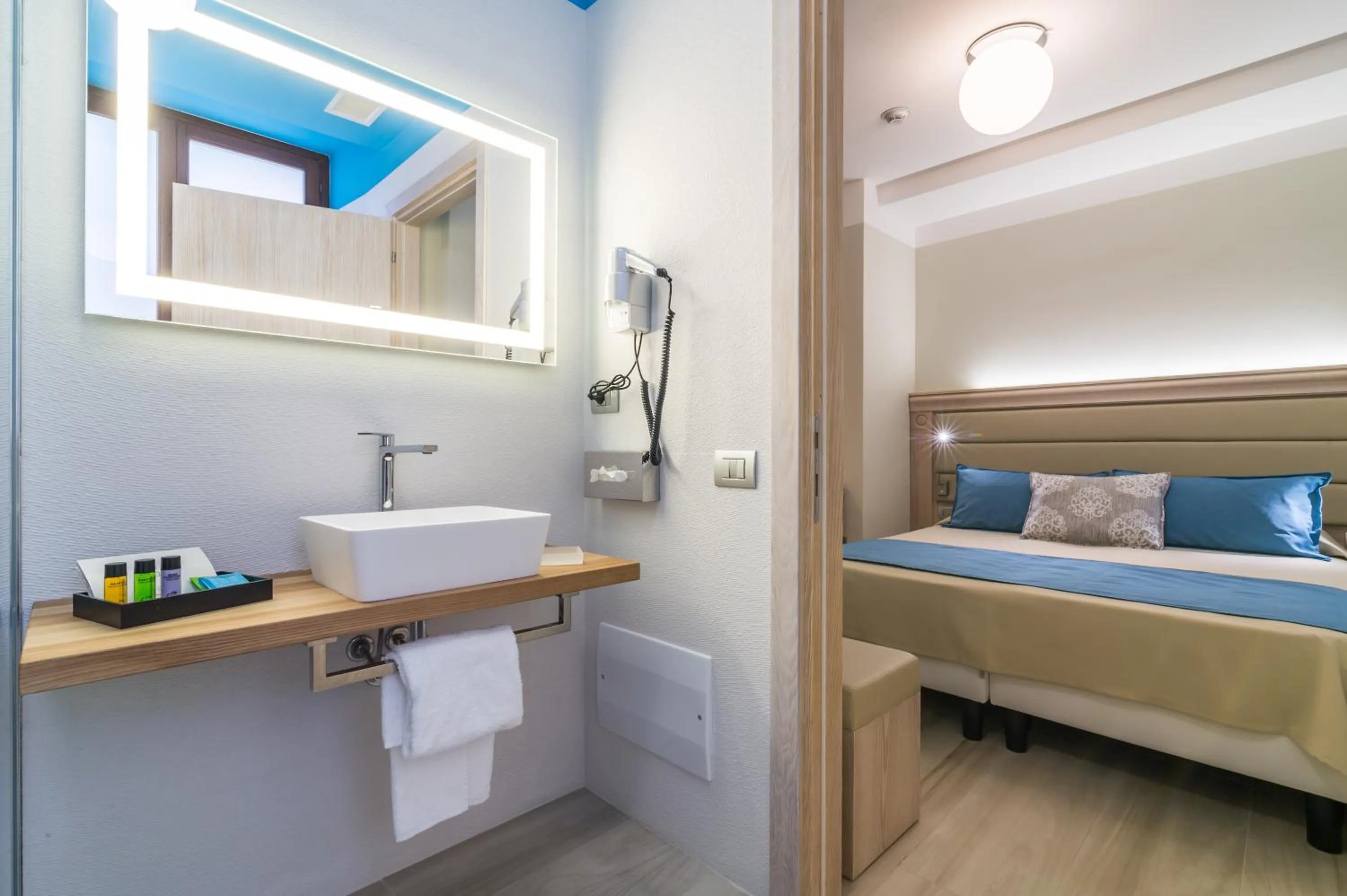 Photo of the whole room, Bed in L'Ambasciata Hotel de Charme