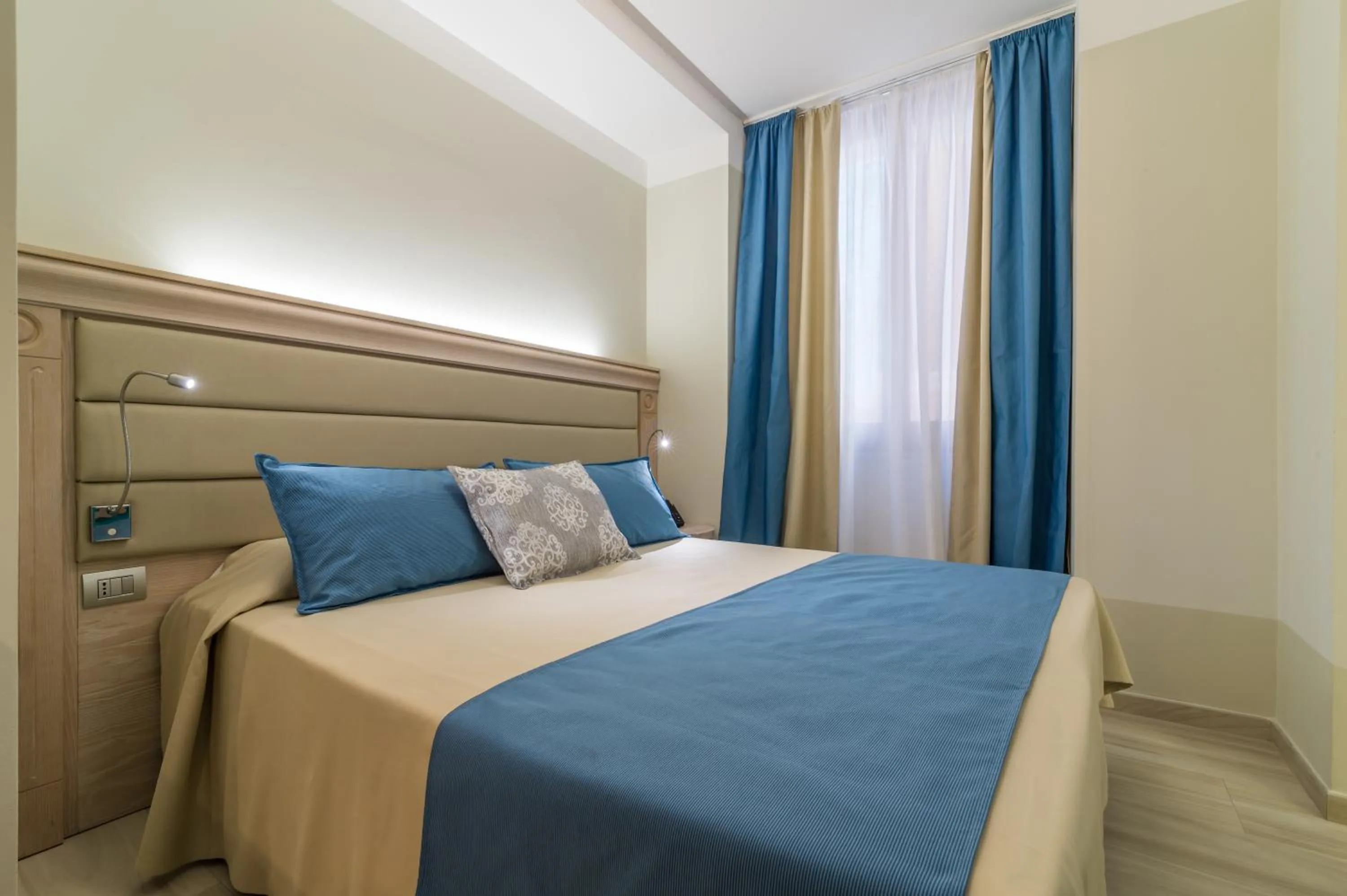 Photo of the whole room, Bed in L'Ambasciata Hotel de Charme