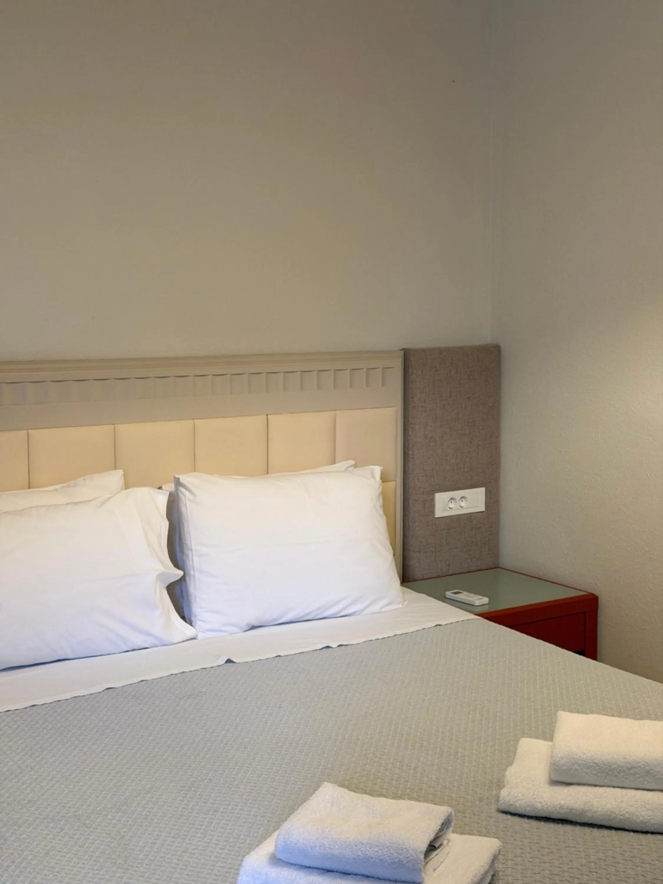 Bedroom, Bed in Atlantis Boutique City Hotel