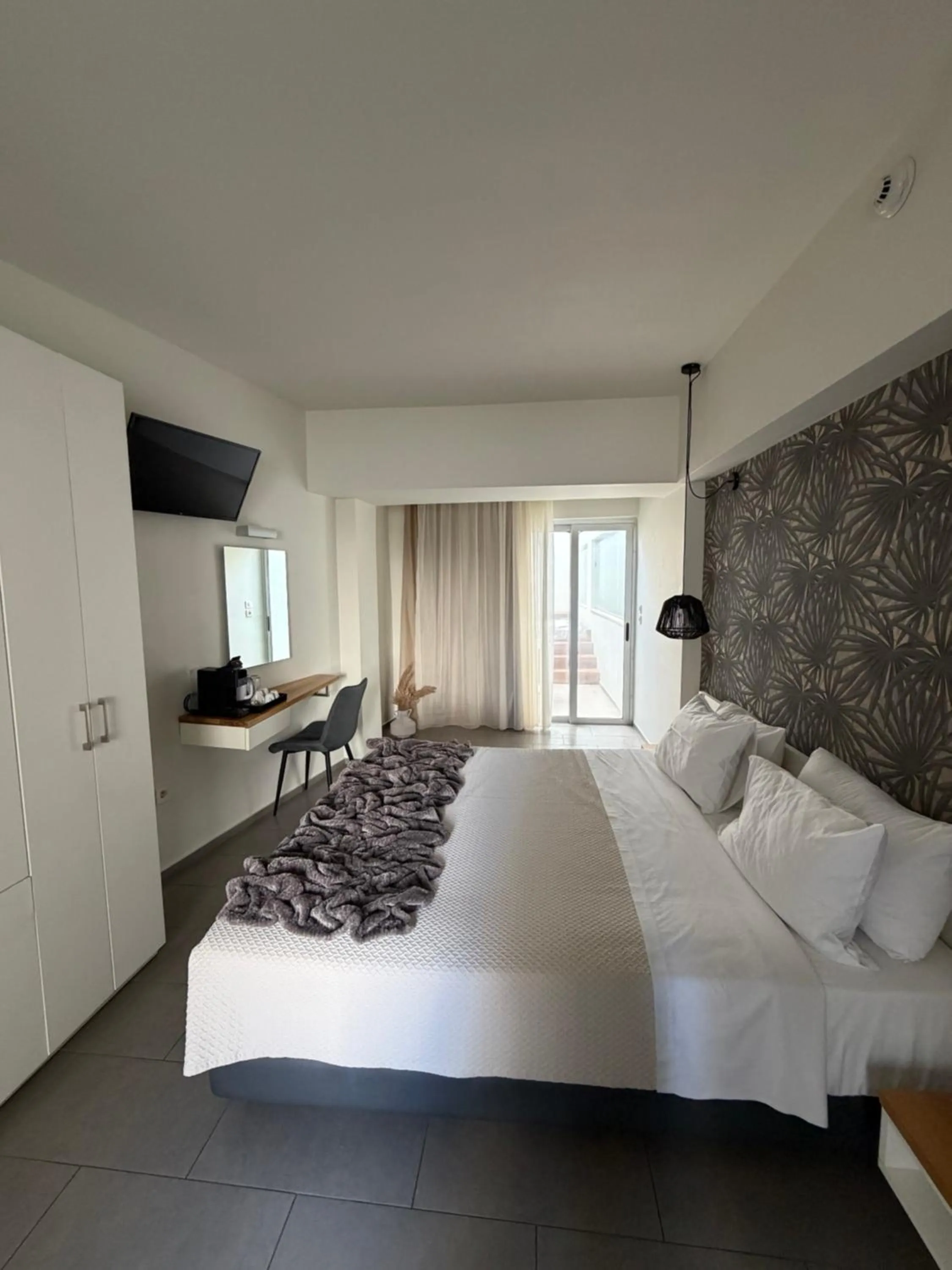 Bedroom, Bed in Atlantis Boutique City Hotel