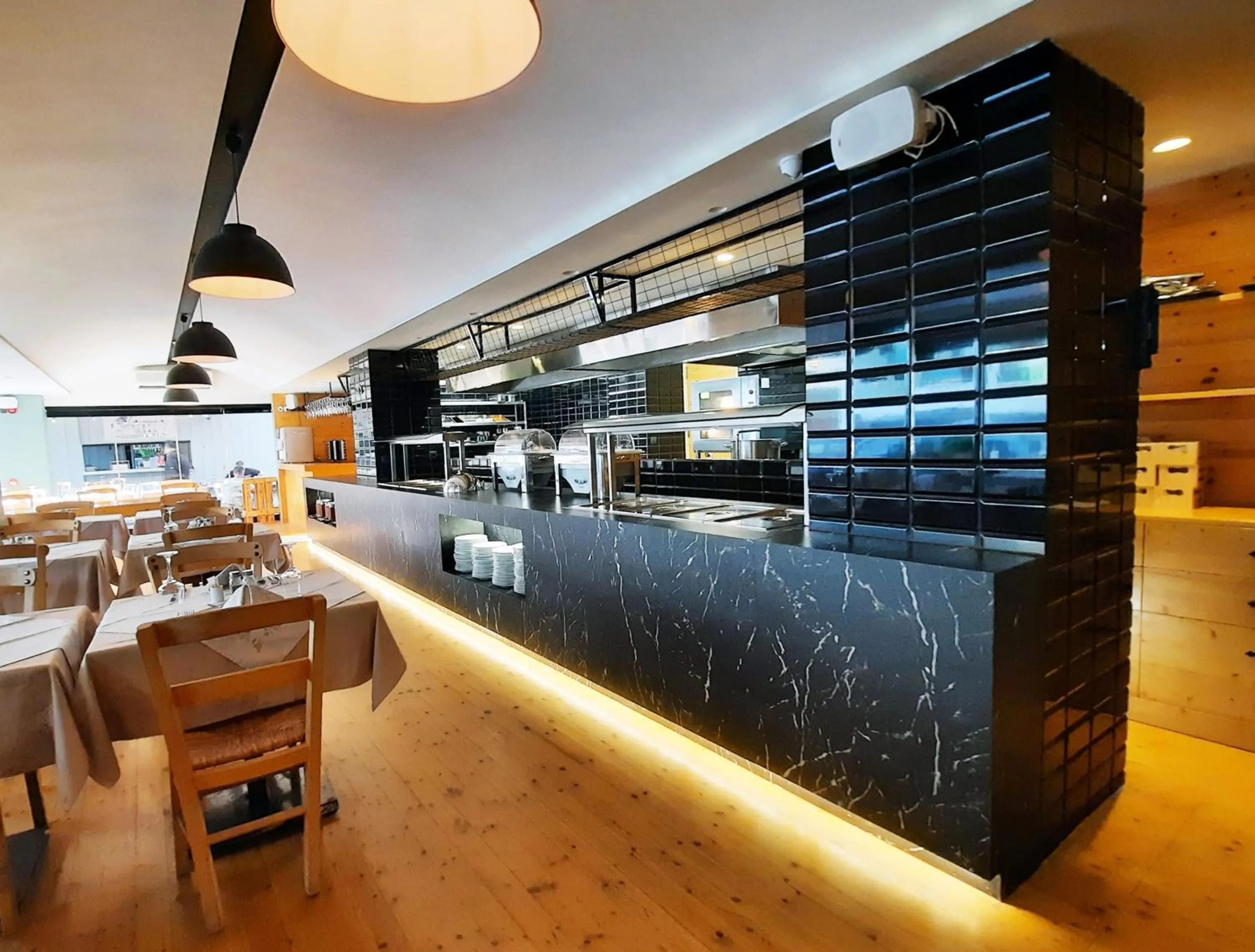 Restaurant/places to eat in Atlantis Boutique City Hotel