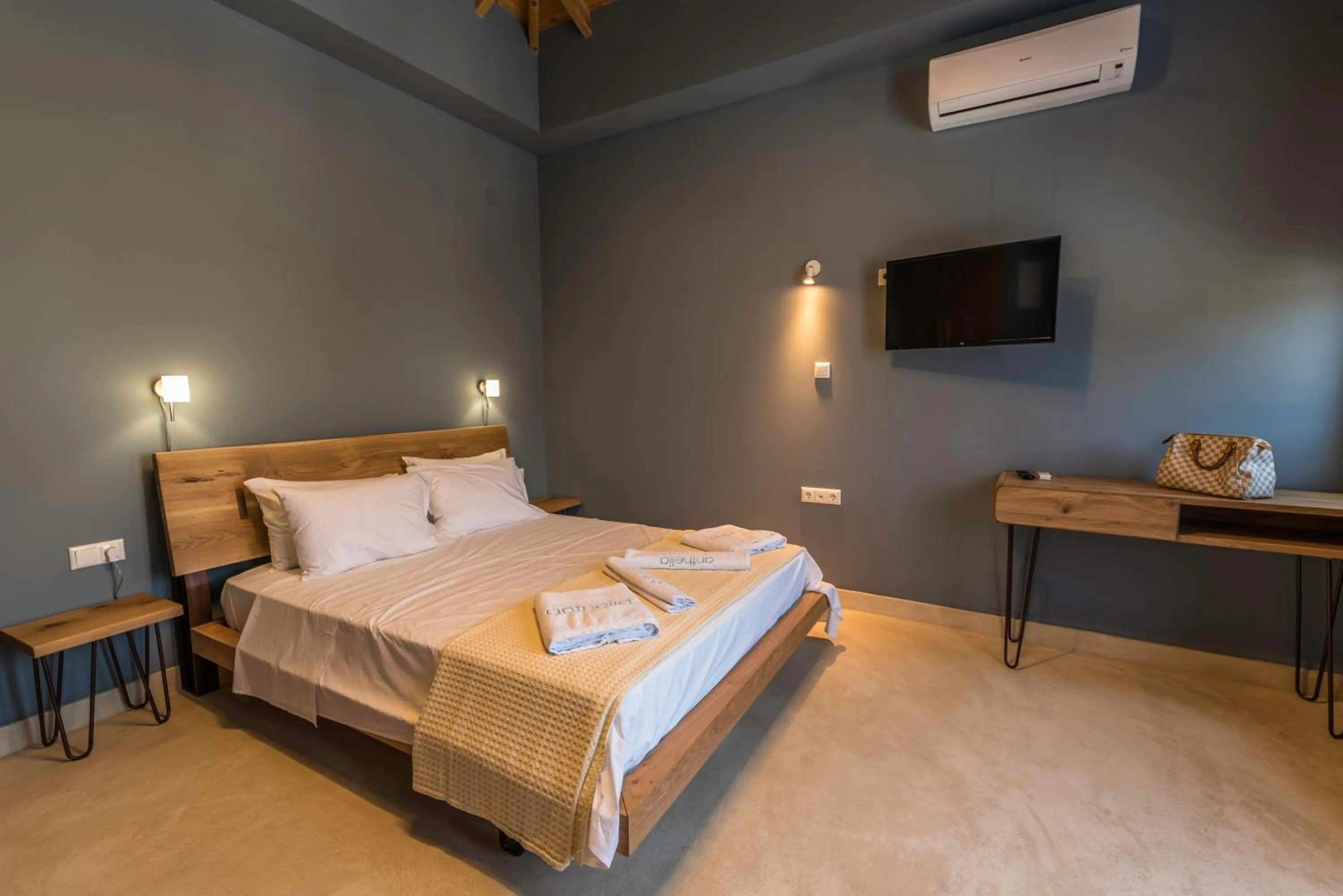 Bedroom, Bed in Anthelia