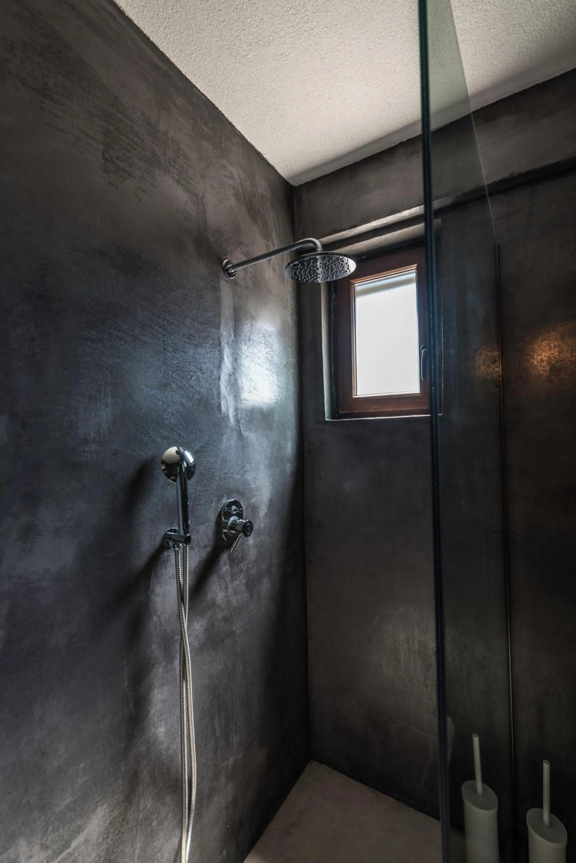 Shower in Anthelia
