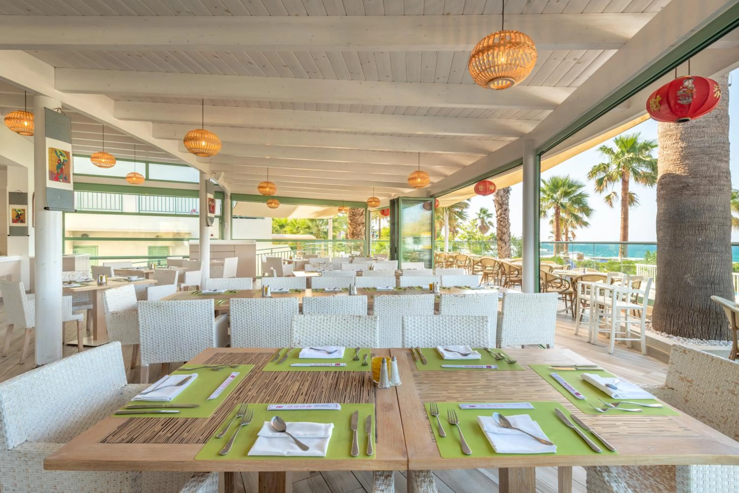 Restaurant/places to eat in Star Beach Village & Water Park