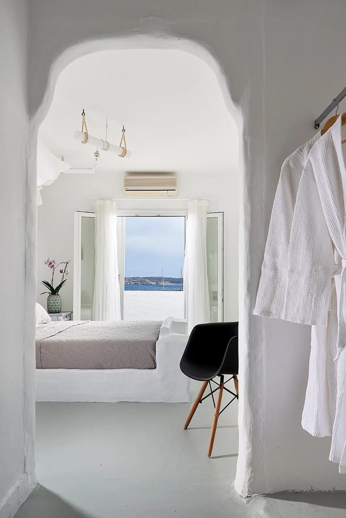 Photo of the whole room, Bed in Milos Hotel