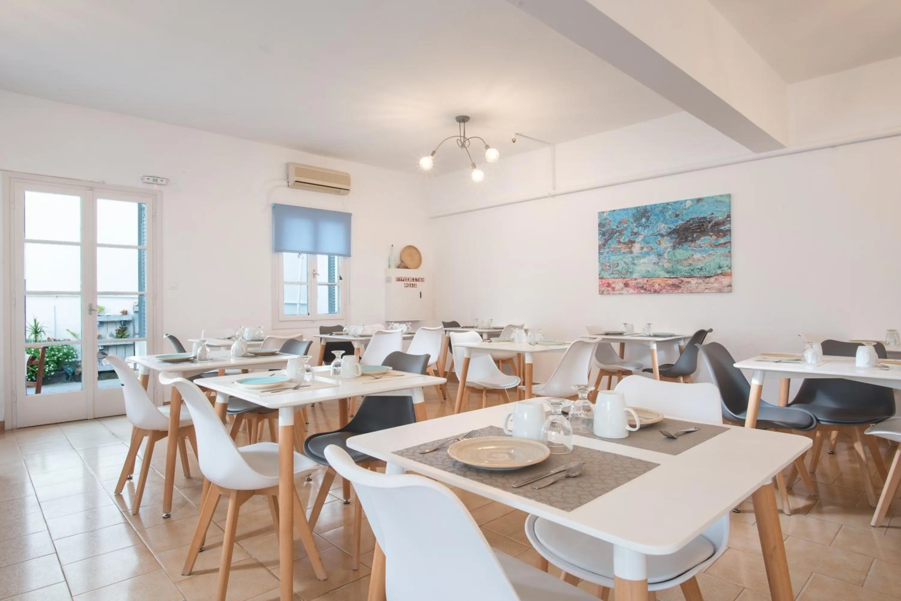 Restaurant/places to eat in Milos Hotel