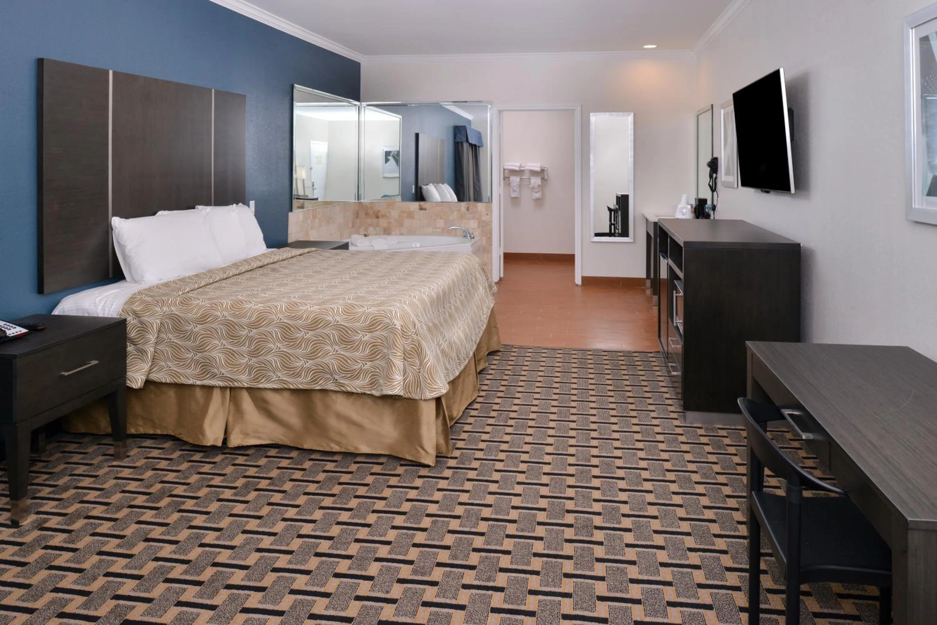 Hot Spring Bath, Bed in Regency Inn & Suites- NW Houston