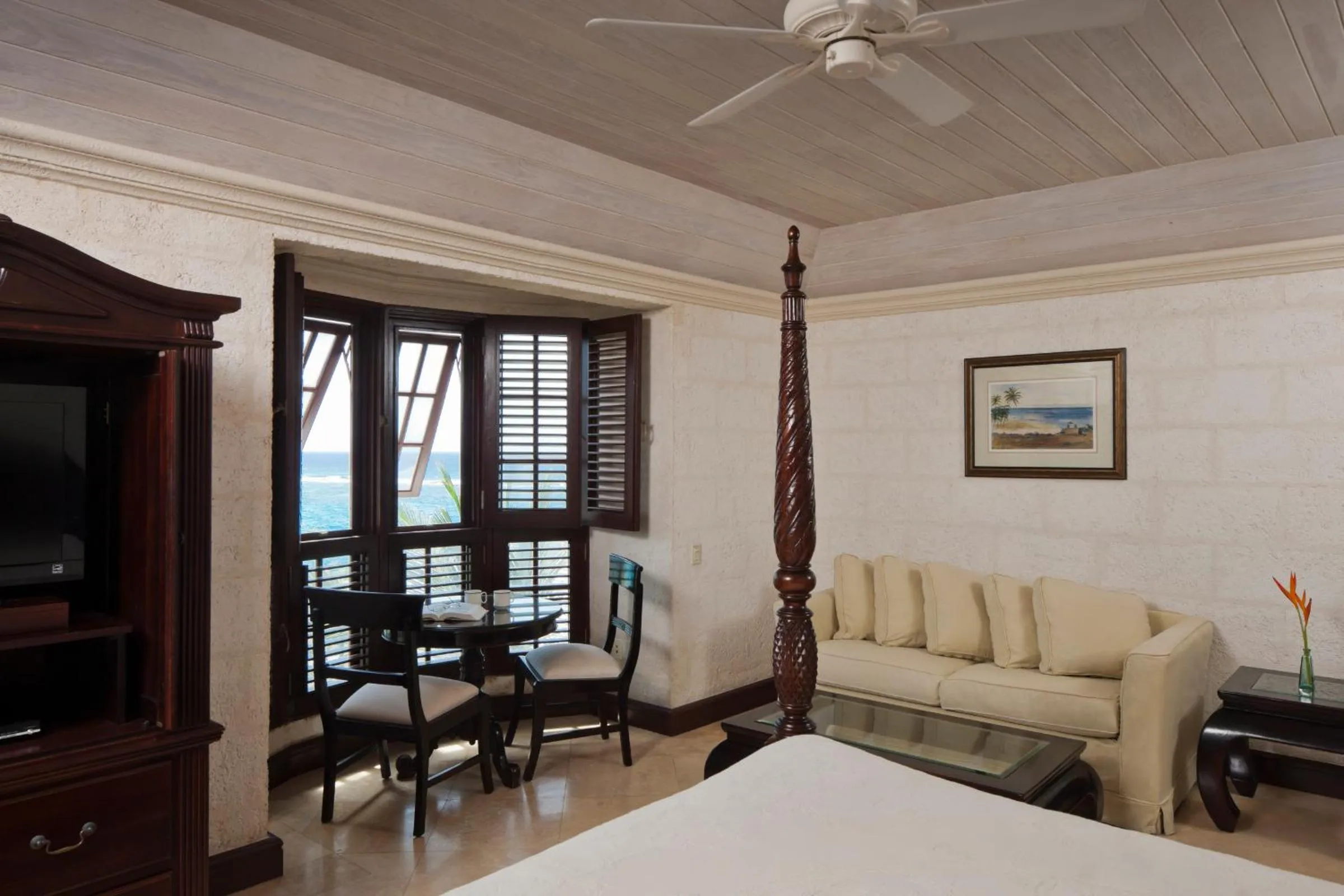 Living room, Bed in The Crane Resort