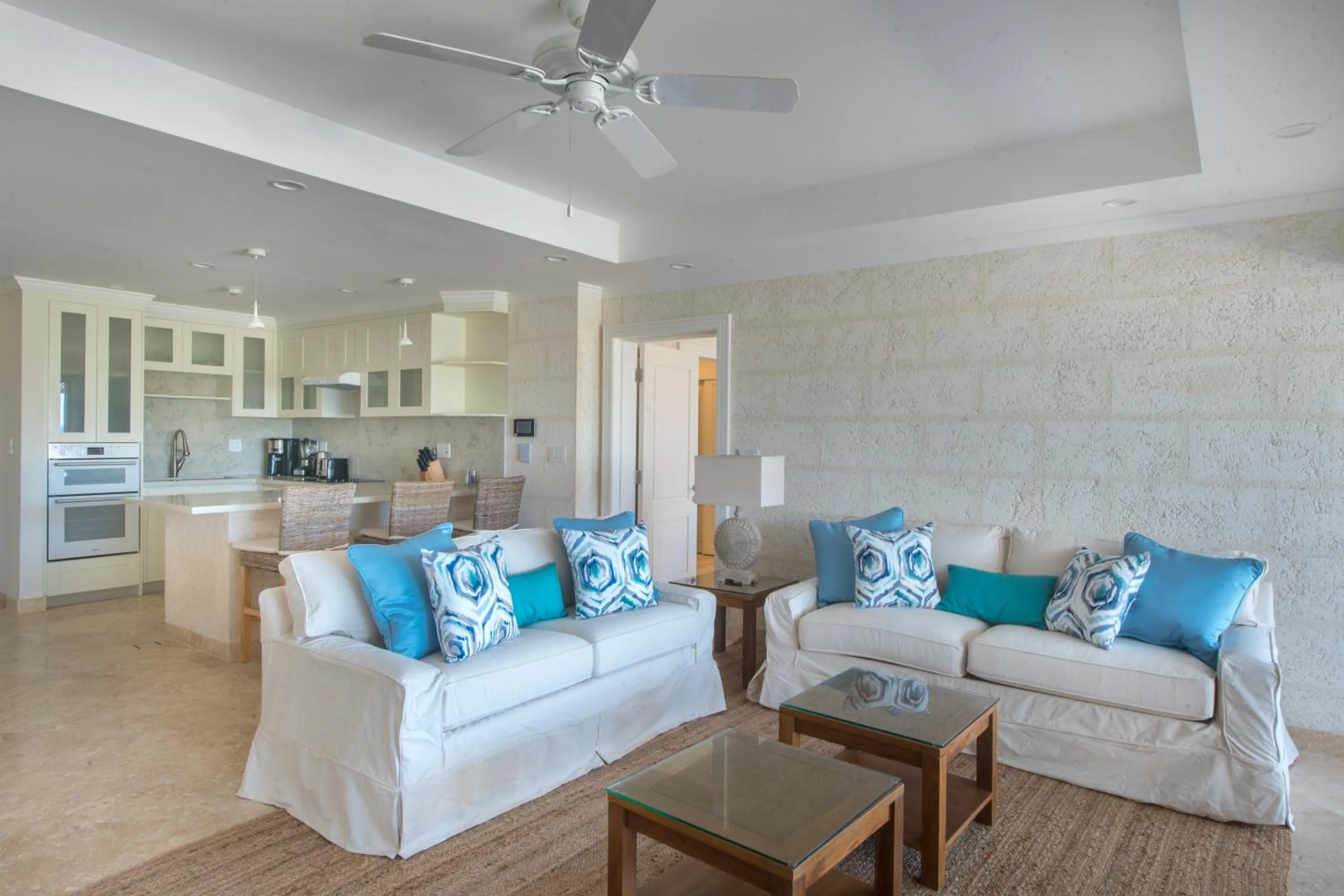 Kitchen or kitchenette in The Crane Resort