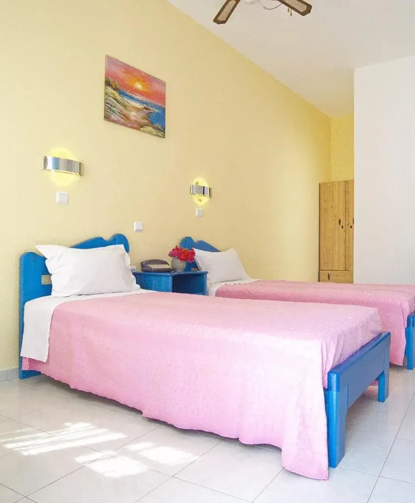 Quadruple Room with Sea View in Ios Pelagos Quadruple Room with Sea View in Ios Pelagos