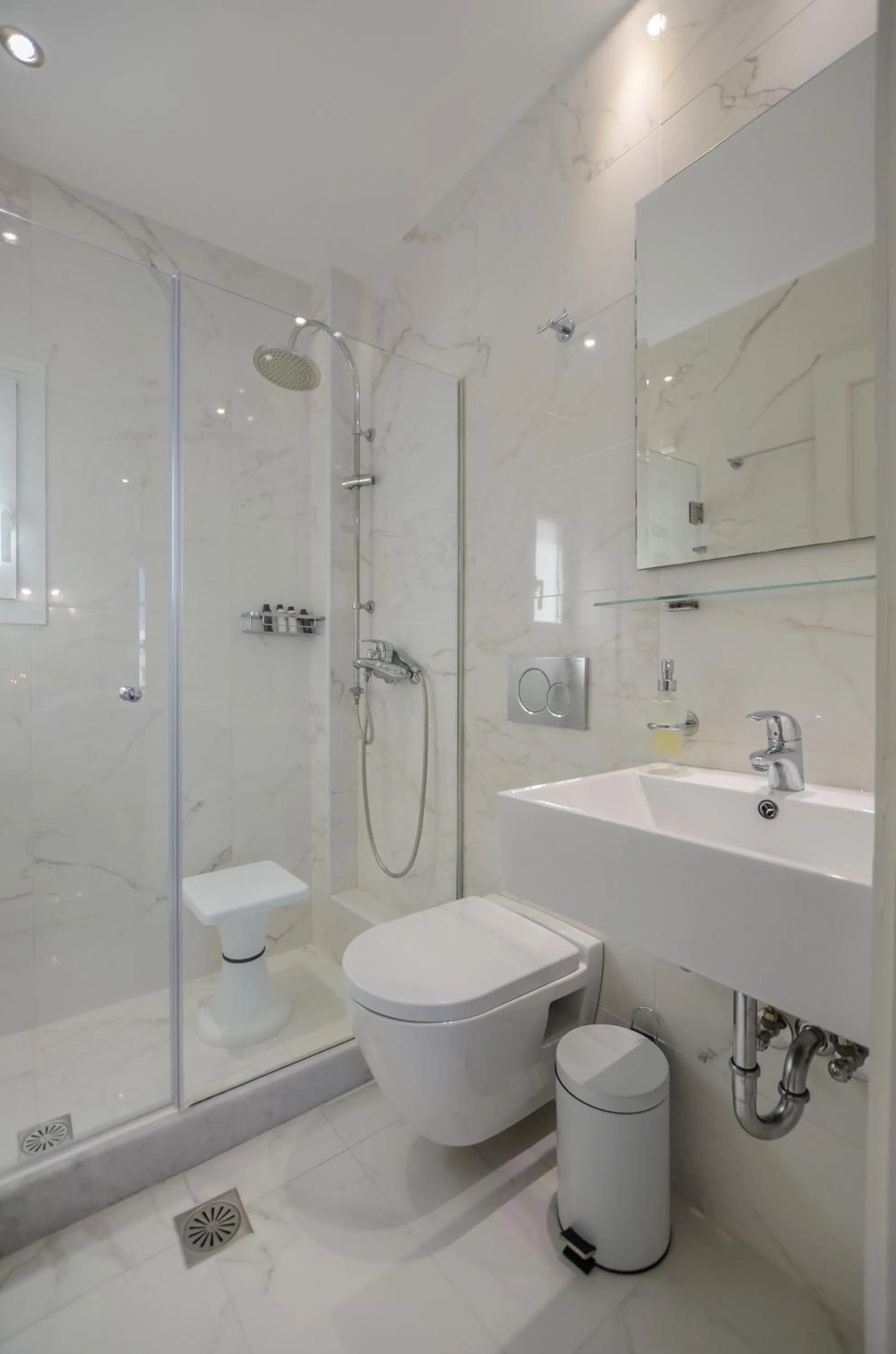 Shower in Ilion Hotel