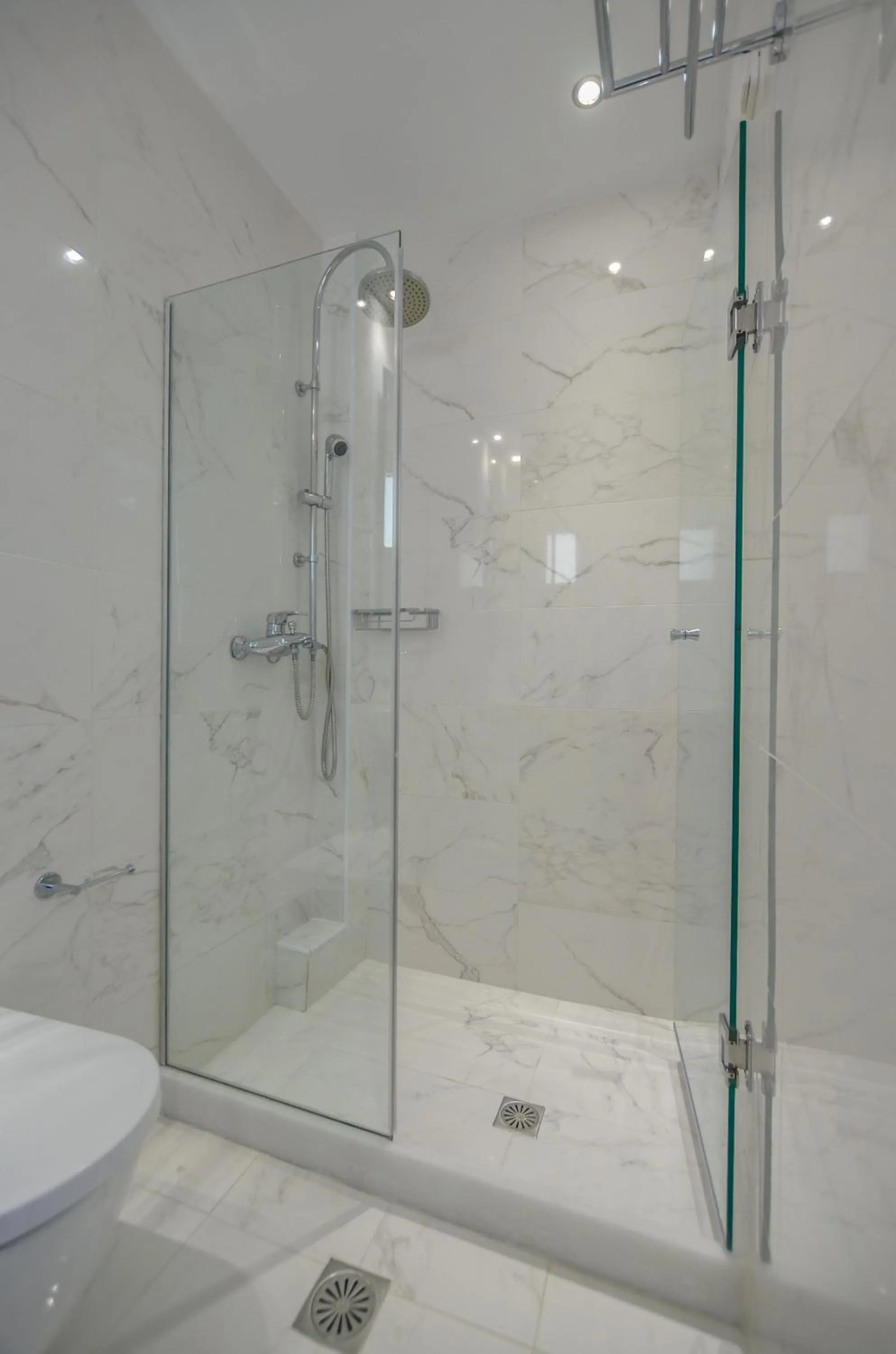 Shower in Ilion Hotel