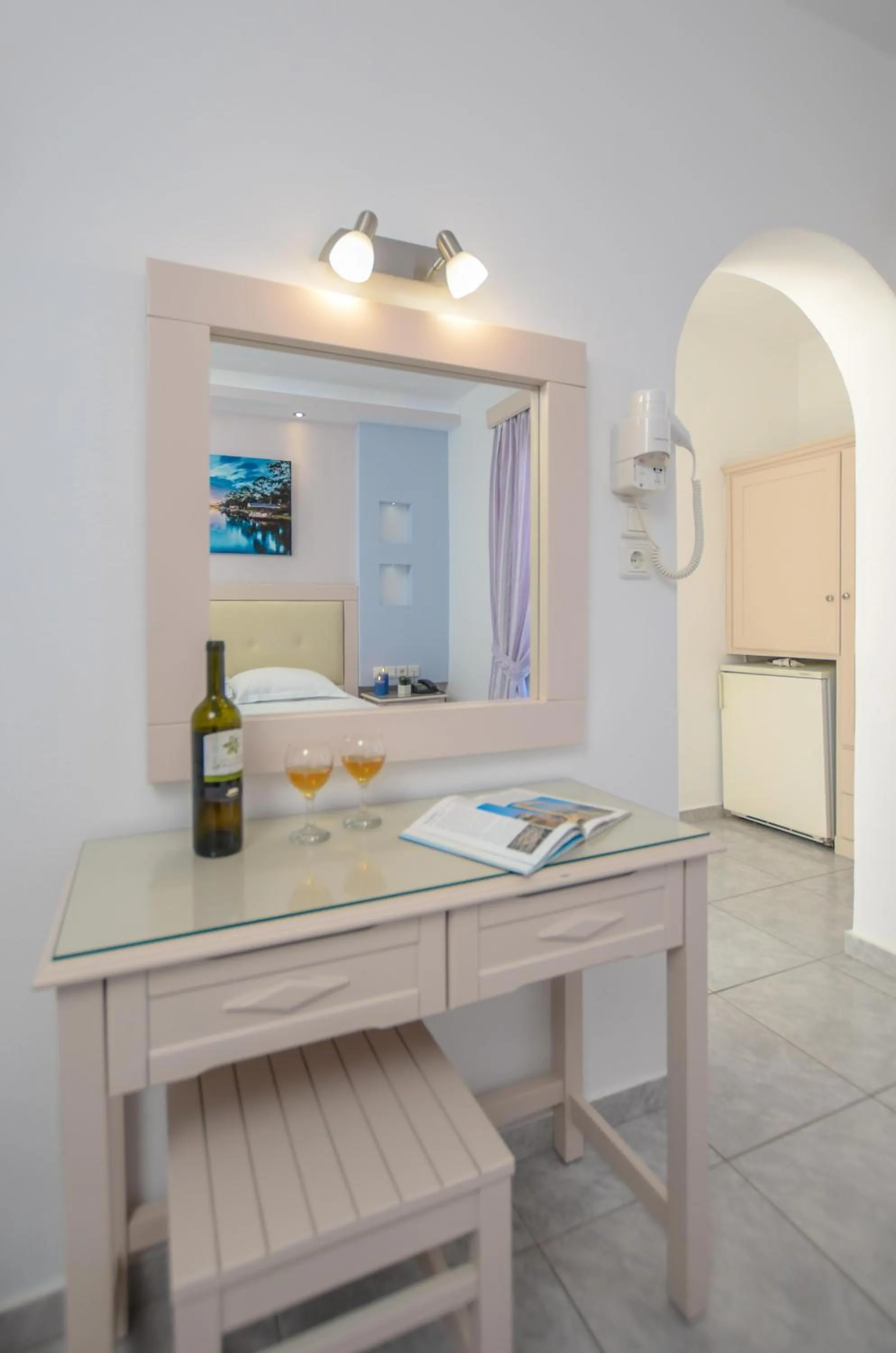 Photo of the whole room in Ilion Hotel