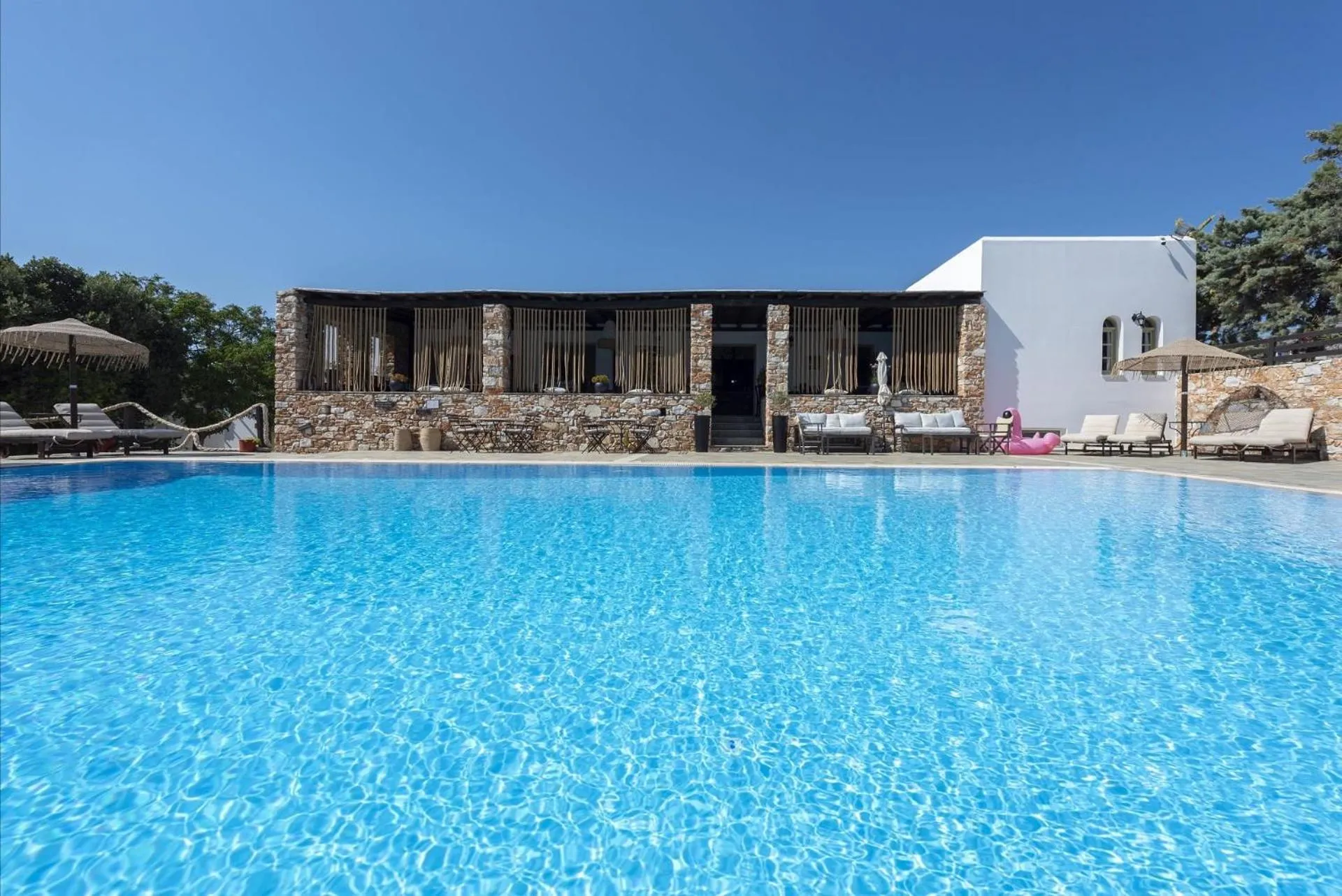 Swimming pool in Parosland Hotel