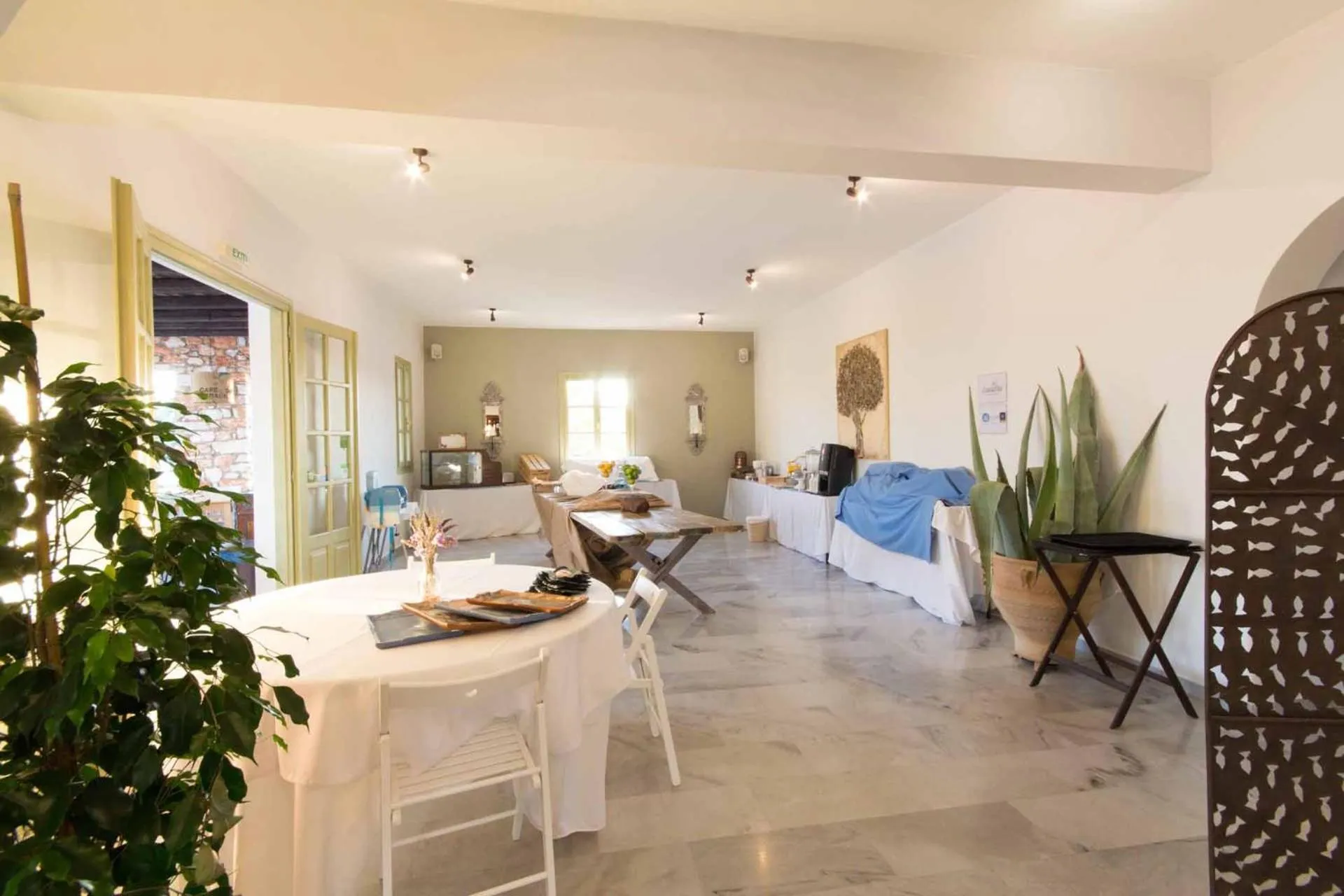 Buffet breakfast in Parosland Hotel