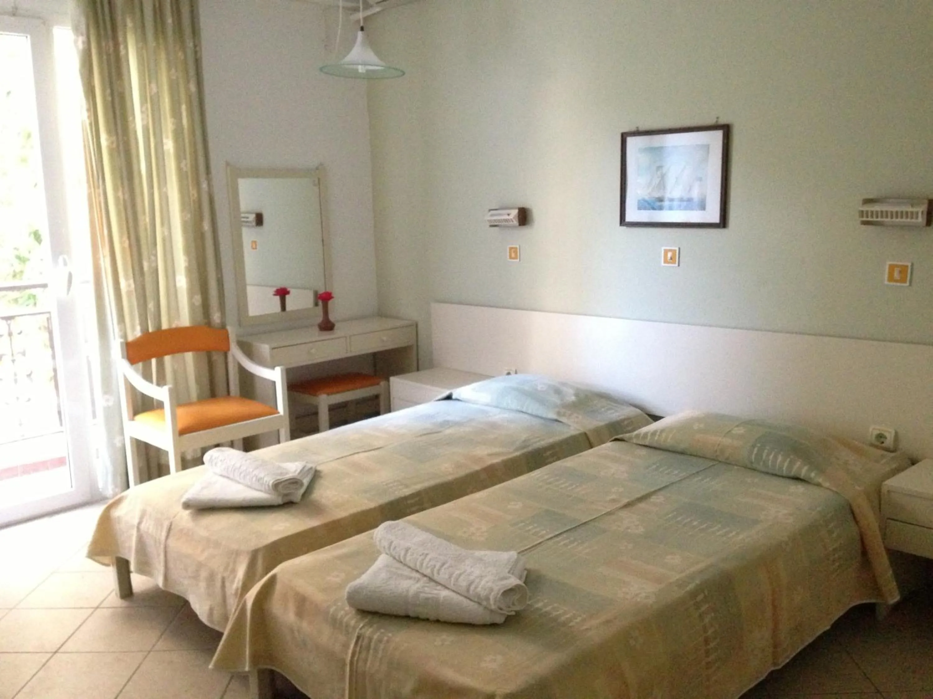 Photo of the whole room, Bed in Captain's Hotel