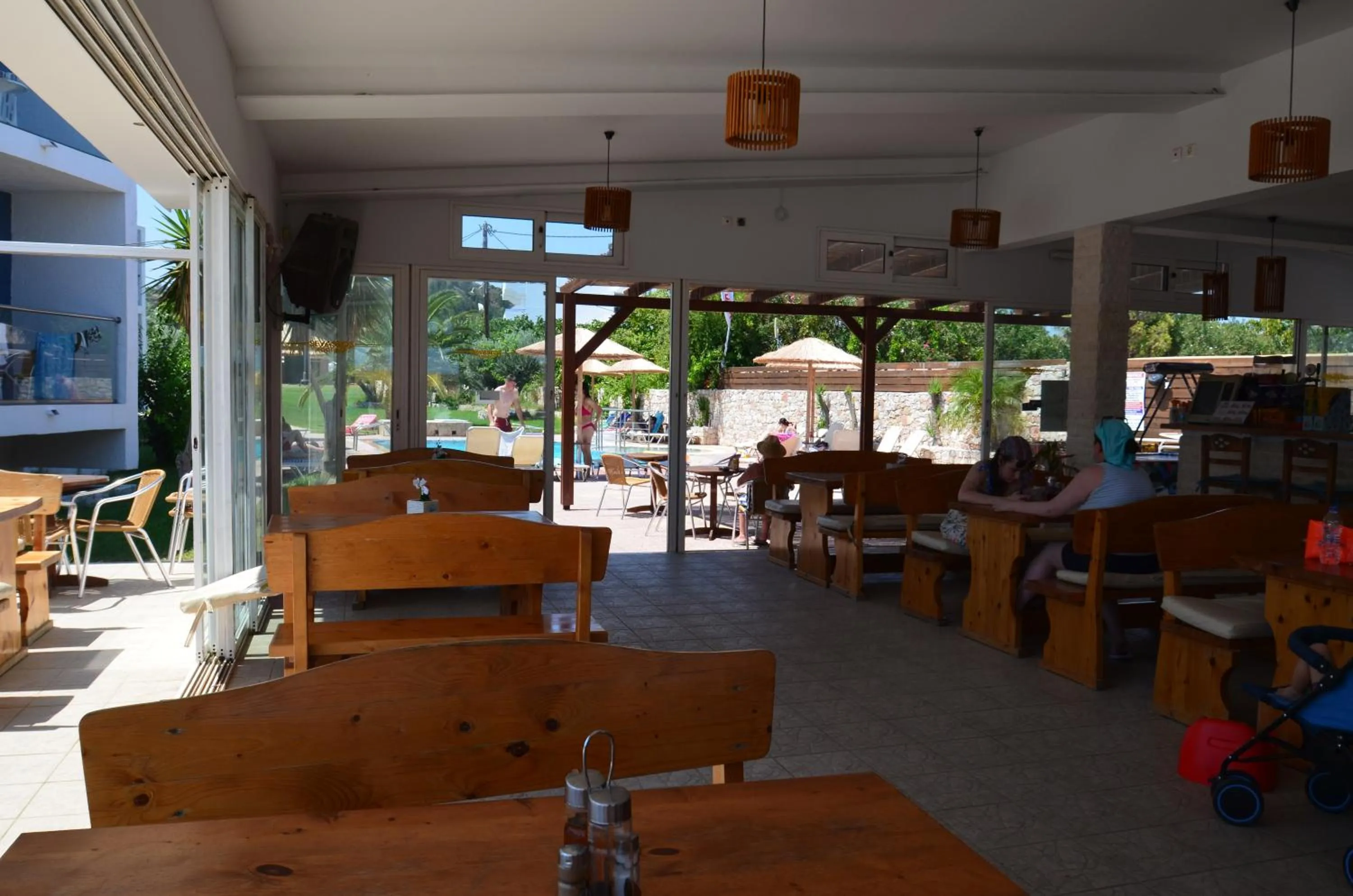 Restaurant/places to eat in Sevastos Studios