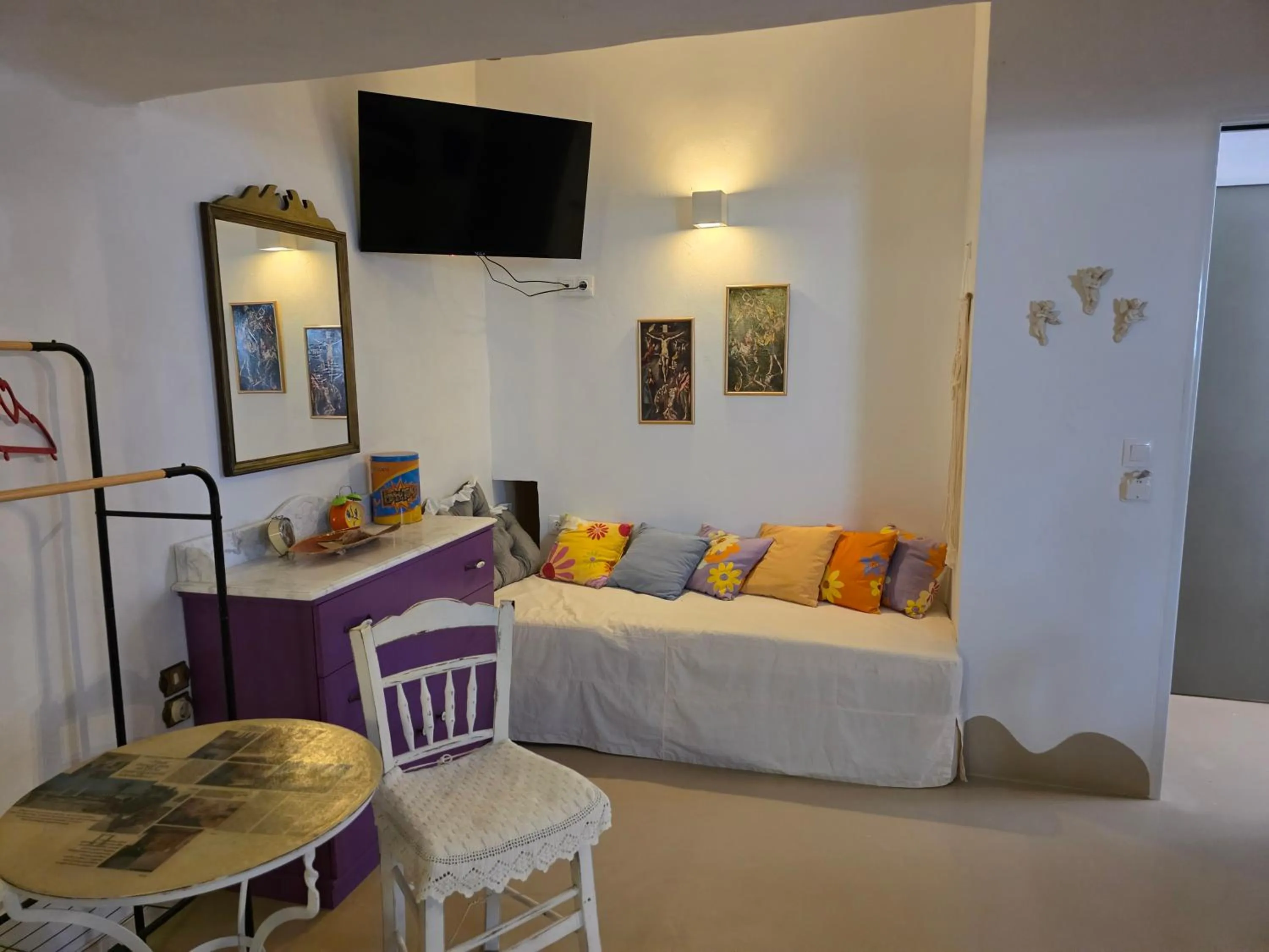 Living room, Bed in Anthippi