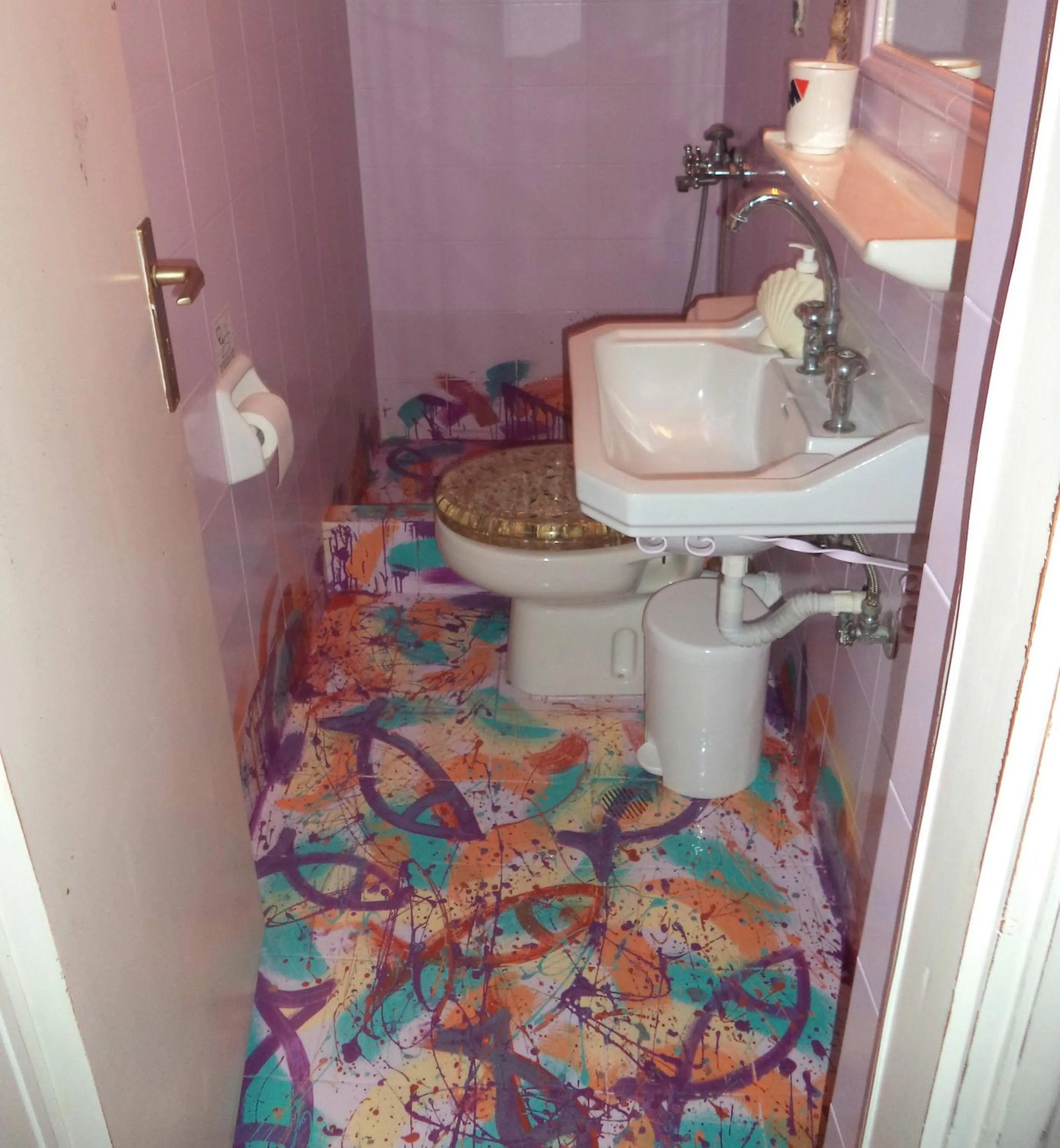 Bathroom in Anthippi