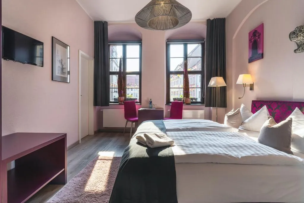 Photo of the whole room, Bed in Pirnscher Hof - Hotel Garni