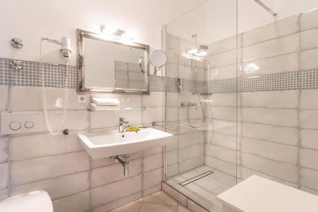 Bathroom in Pirnscher Hof - Hotel Garni