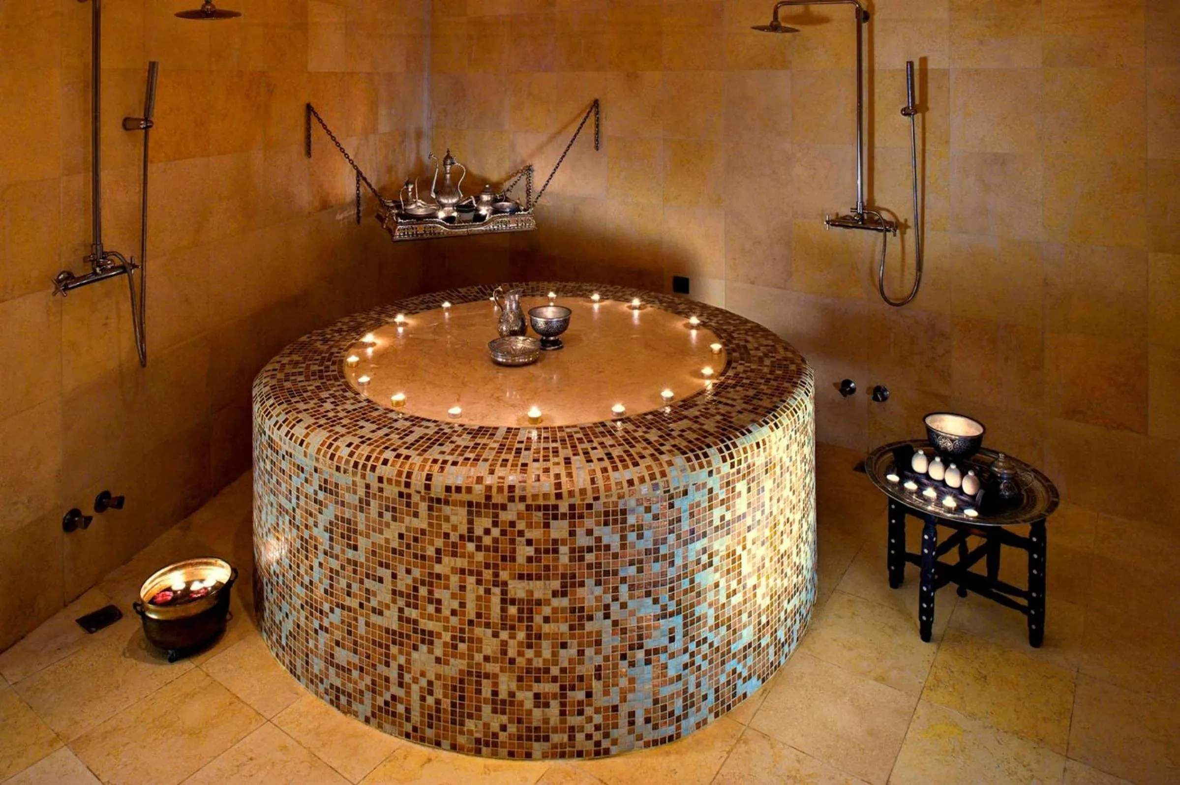 Public Bath in Istion Club & Spa