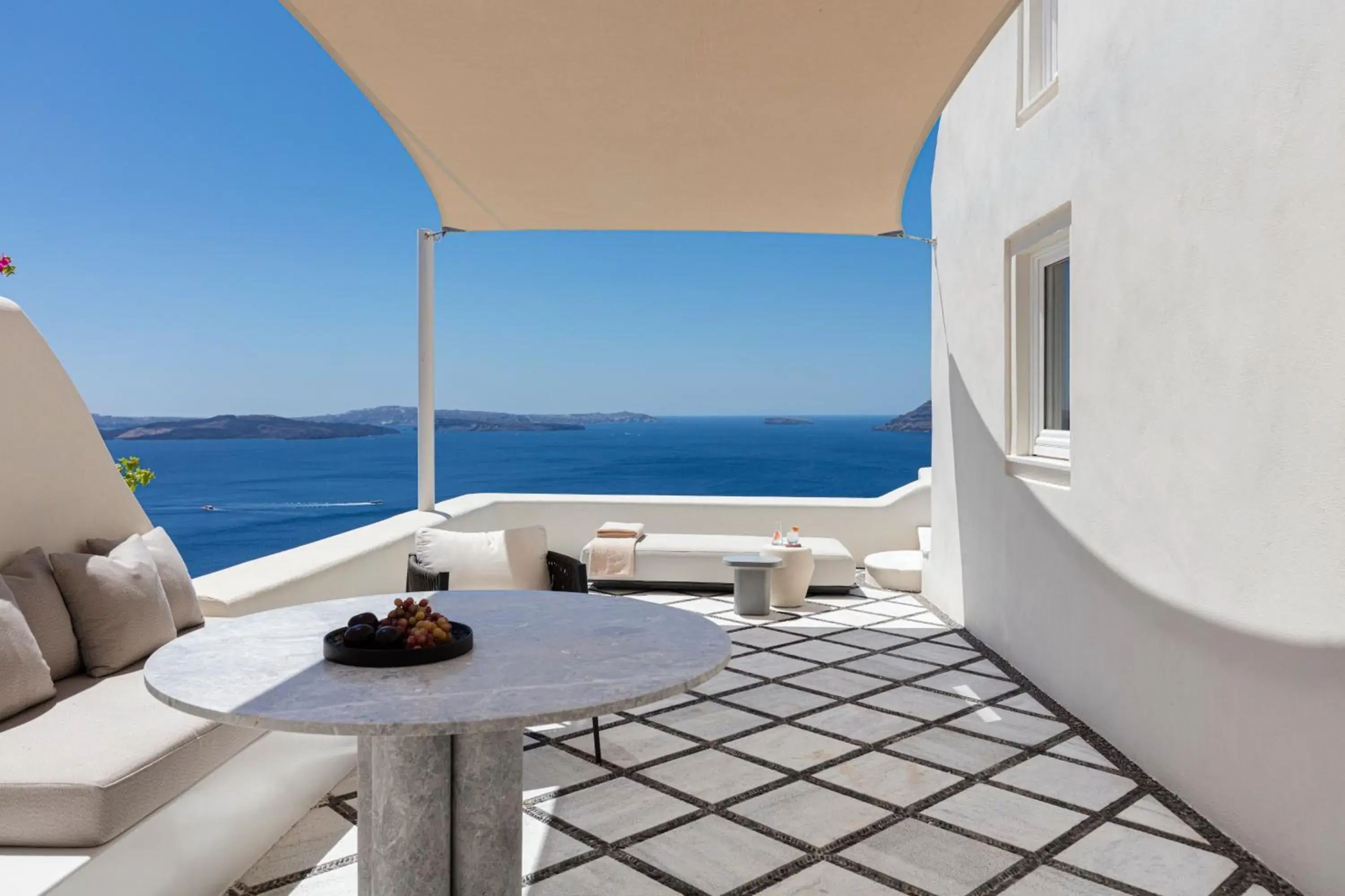 Presidential Suite with Plunge Pool in Canaves Oia Suites - Small Luxury Hotels of the World Presidential Suite with Plunge Pool in Canaves Oia Suites - Small Luxury Hotels of the World