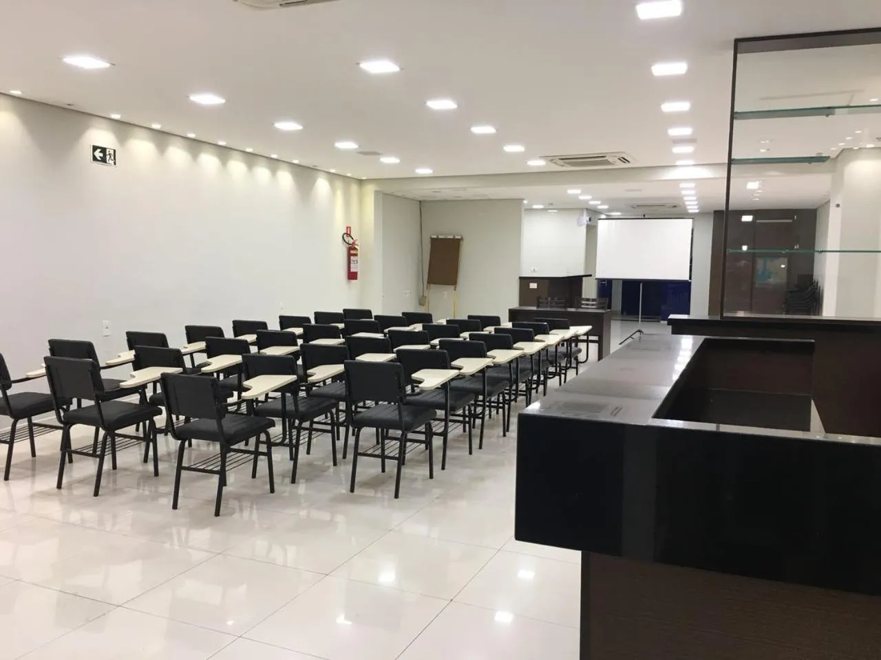 Meeting/conference room in Hotel Palace Santarém Brasil