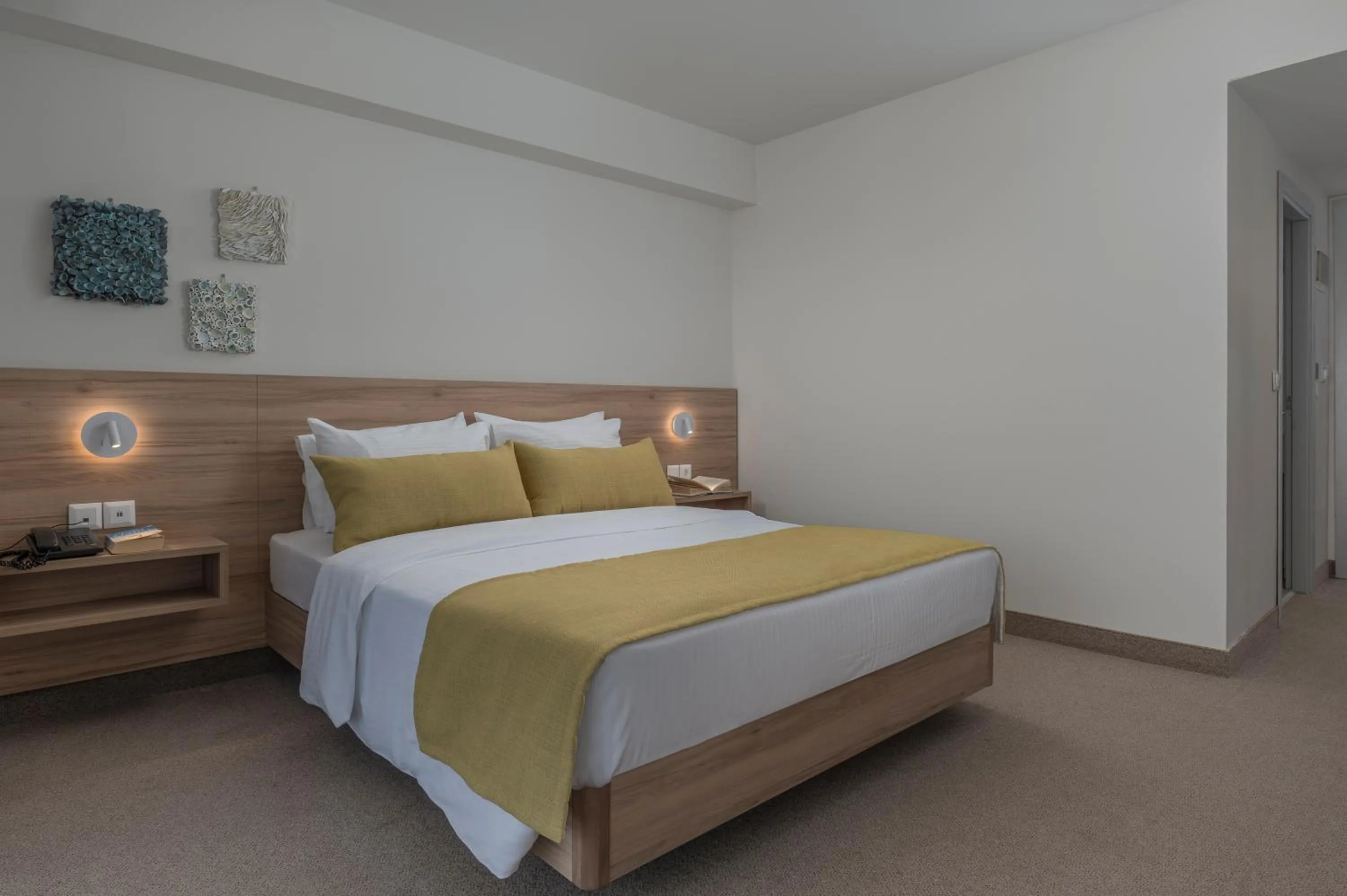 Bed in Hotel Kriopigi