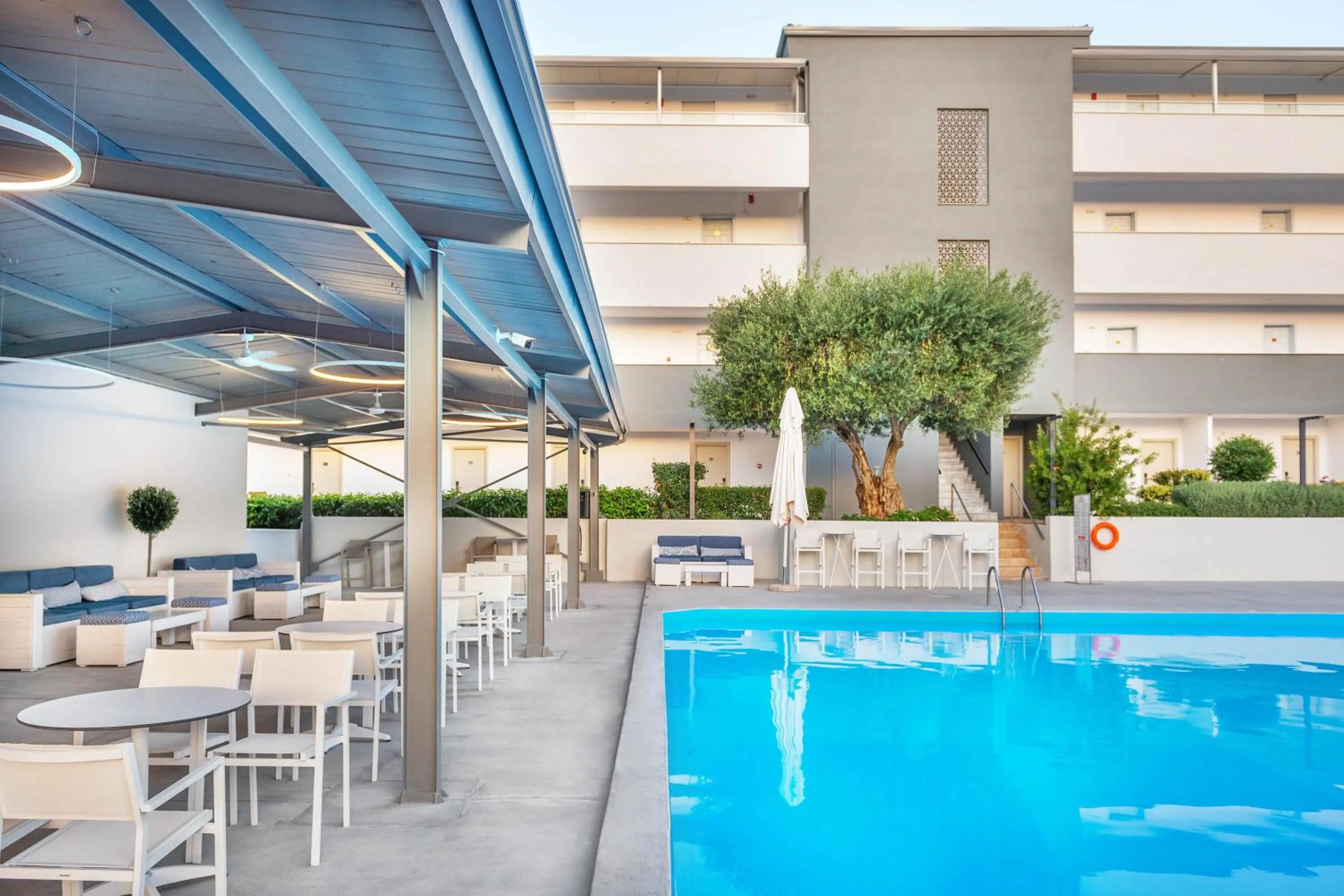 Swimming pool in Hotel Kriopigi