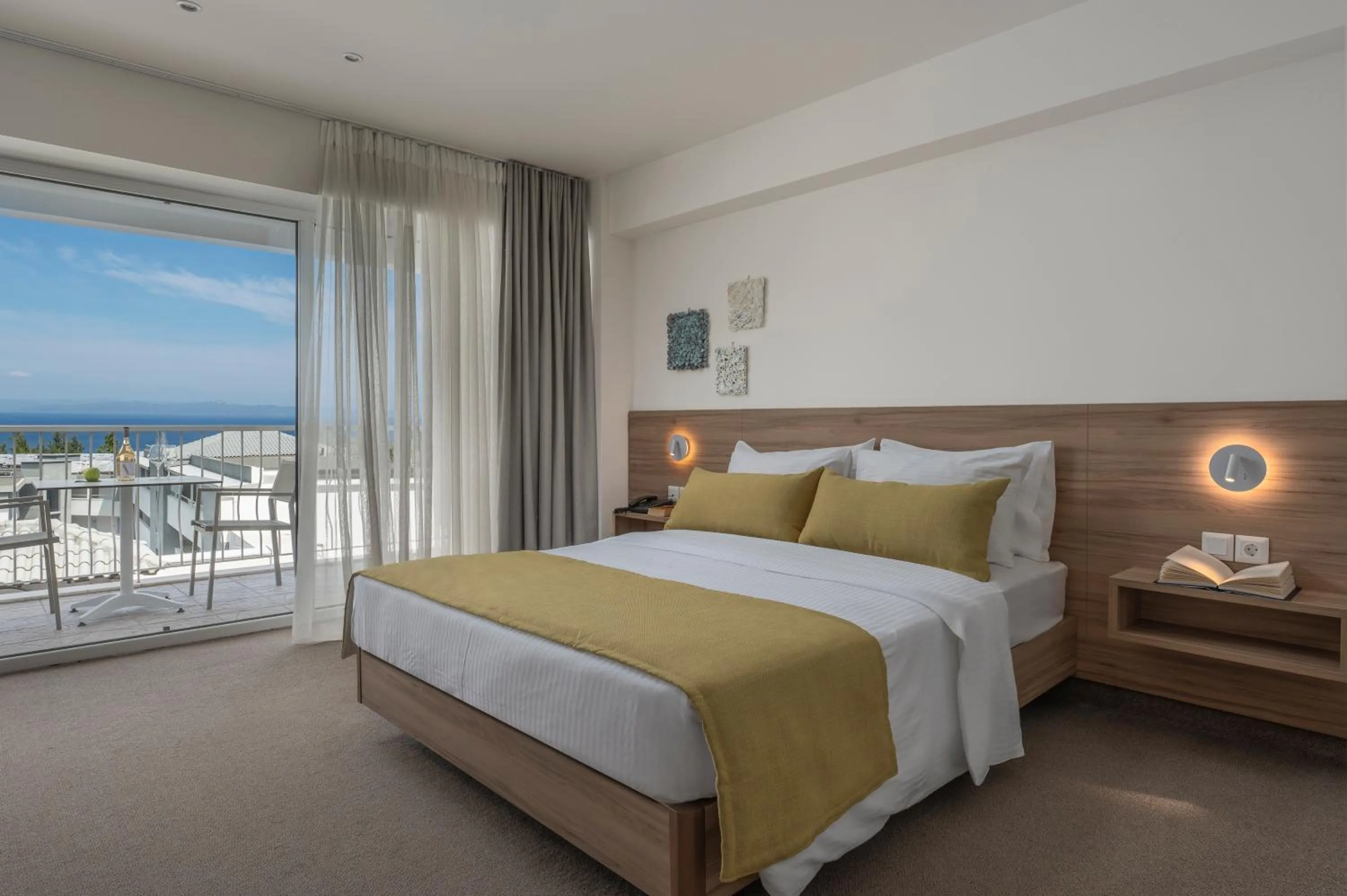 Bedroom, Bed in Hotel Kriopigi