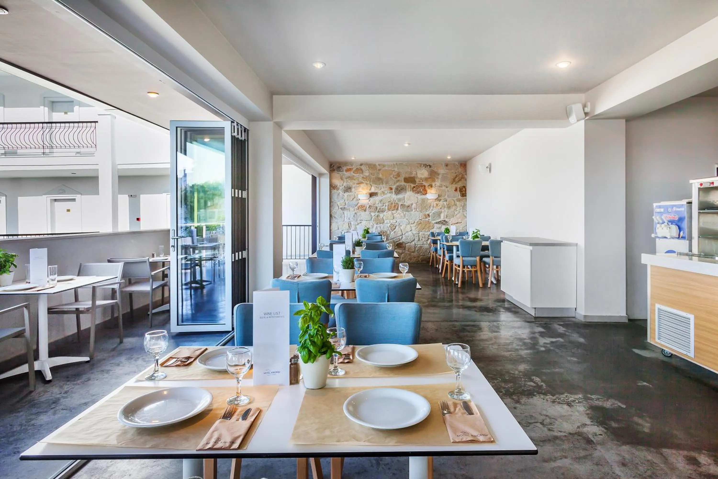 Dining area in Hotel Kriopigi