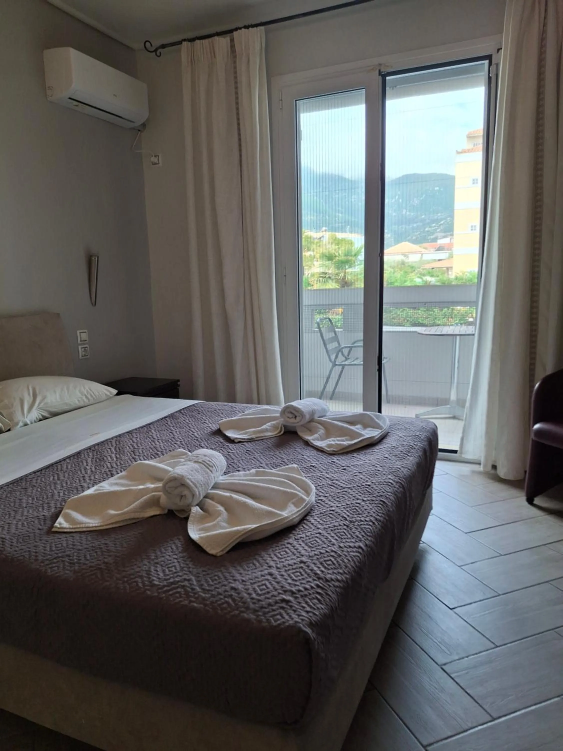 Bed in Palmyra Hotel