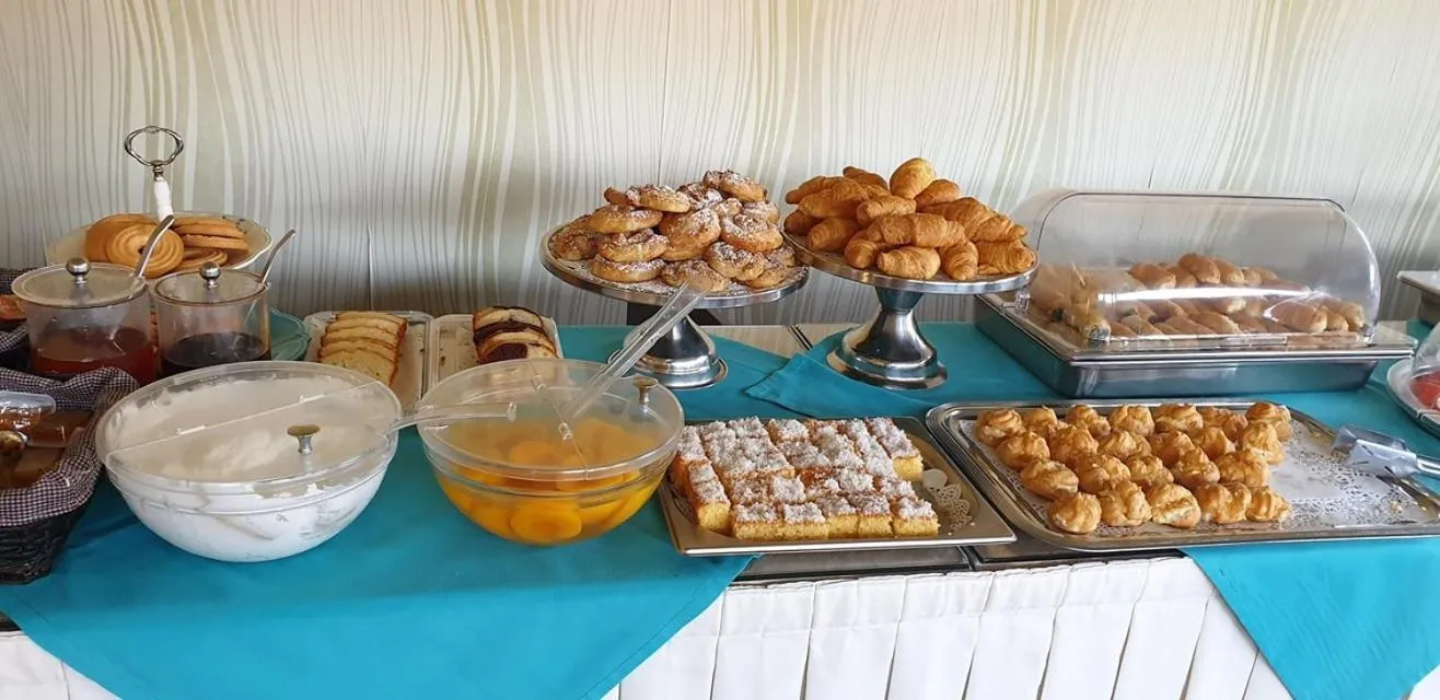 Food and drinks in Eleana Boutique Hotel & Blue Infinity