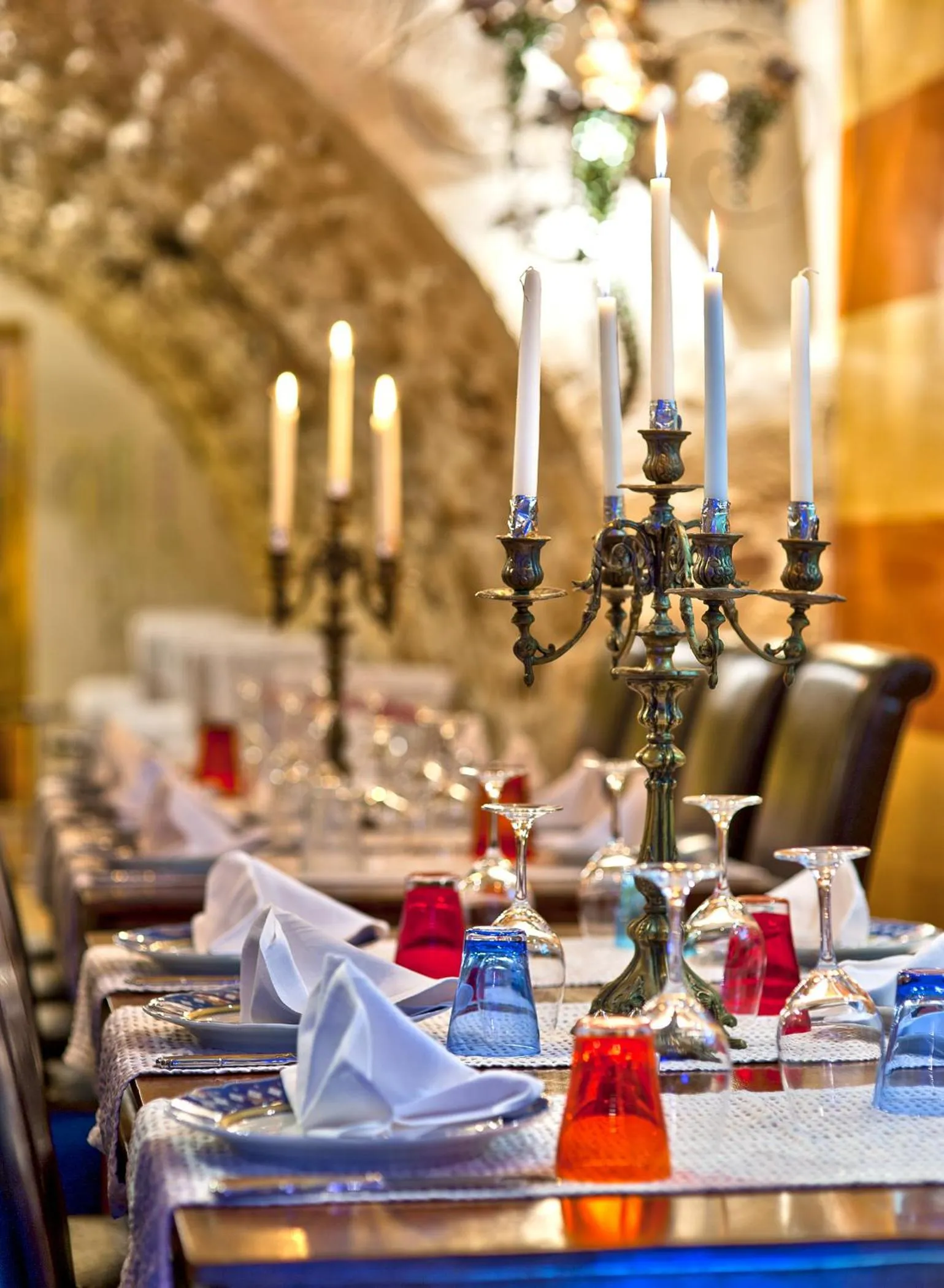 Restaurant/places to eat in Avli Lounge Apartments