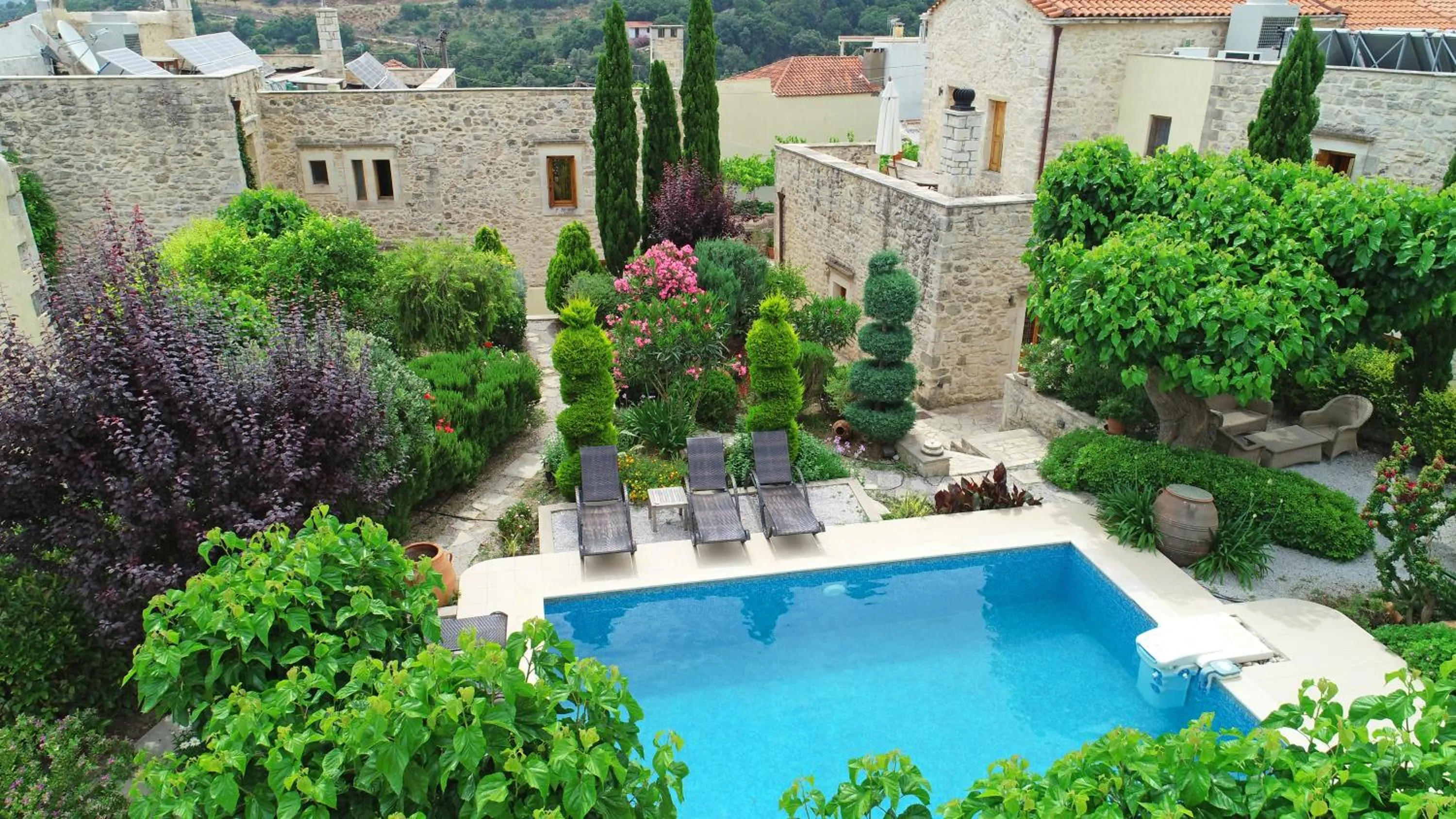 Swimming pool in Arcus Suites