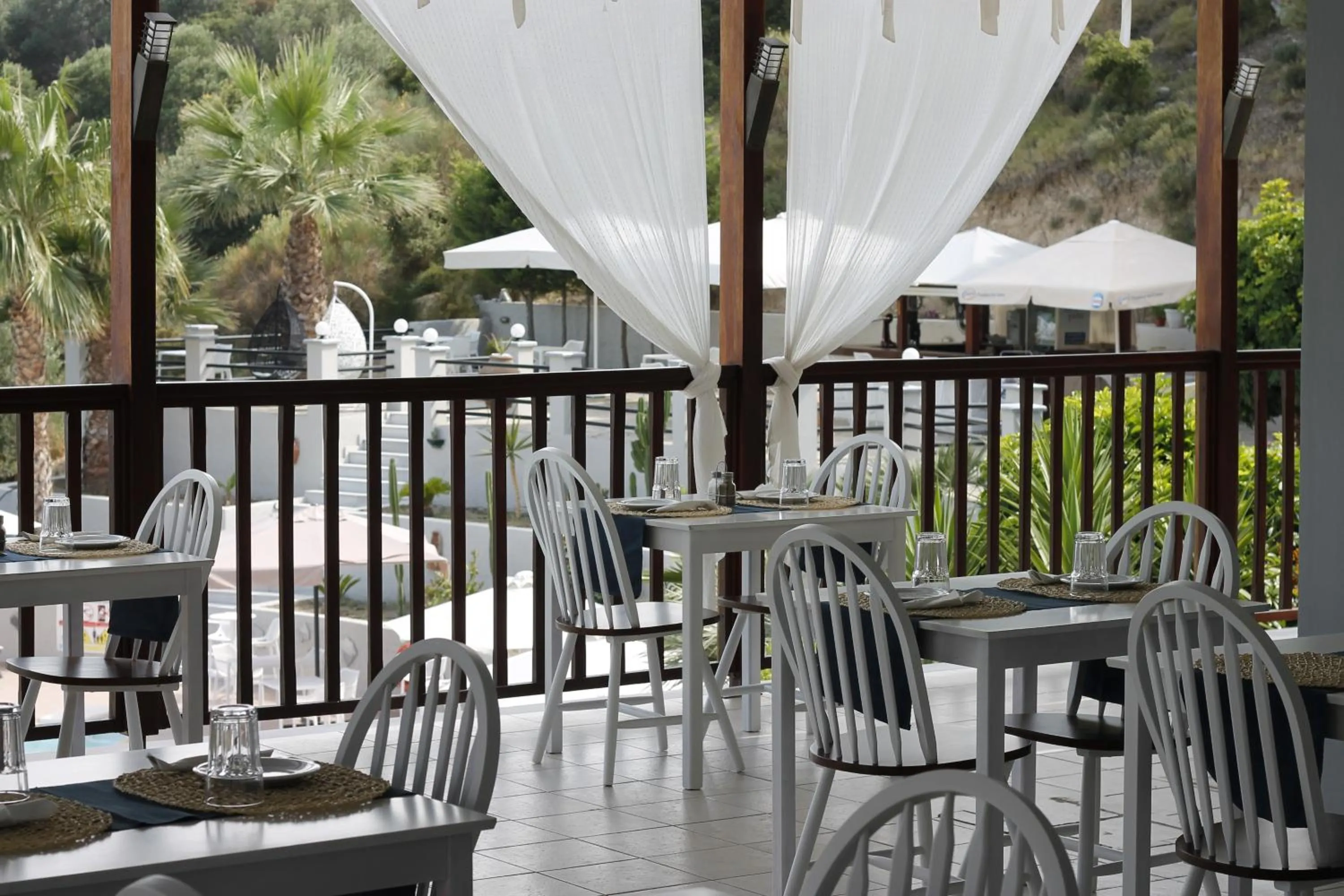 Restaurant/places to eat in Naftilos