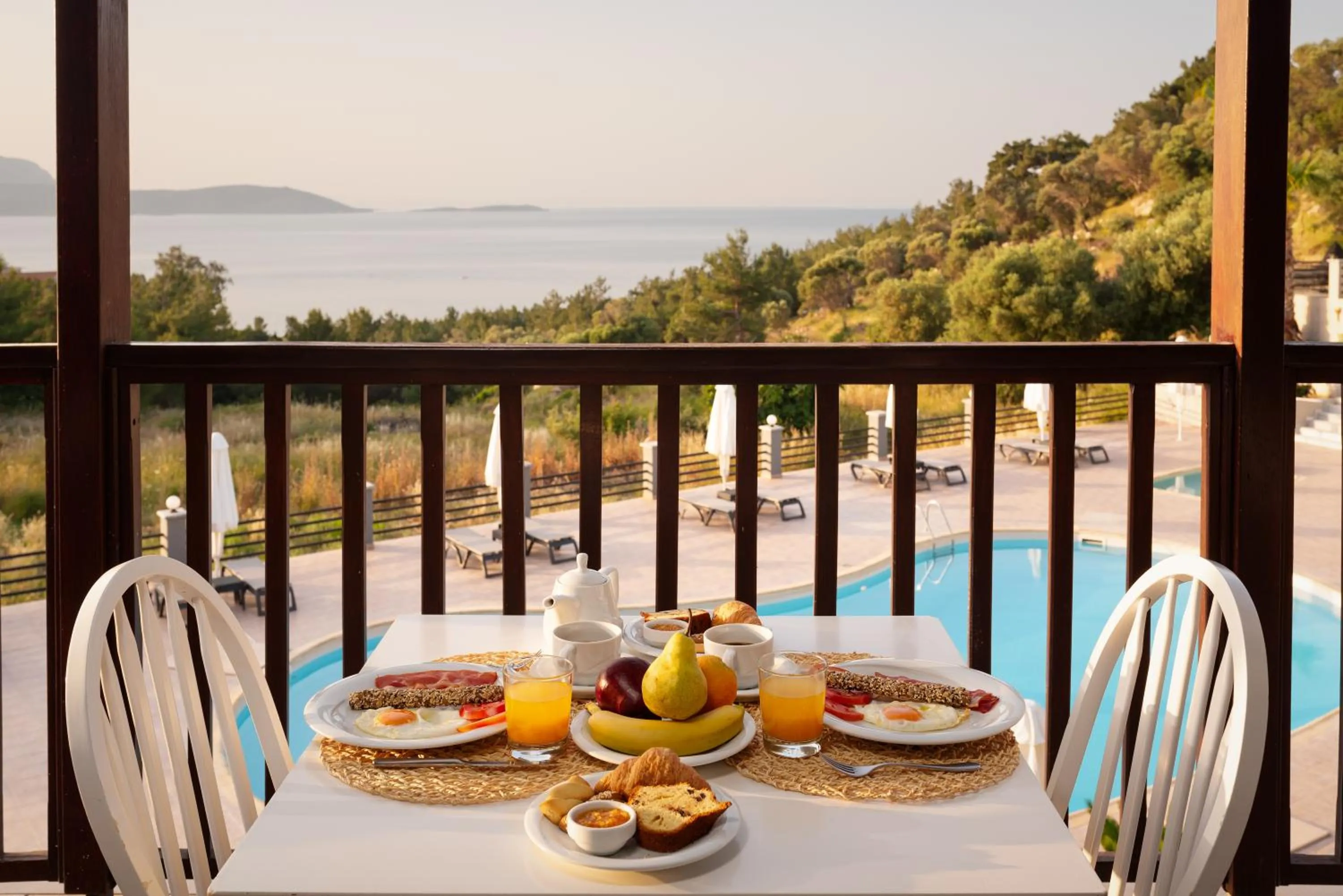 Breakfast in Naftilos