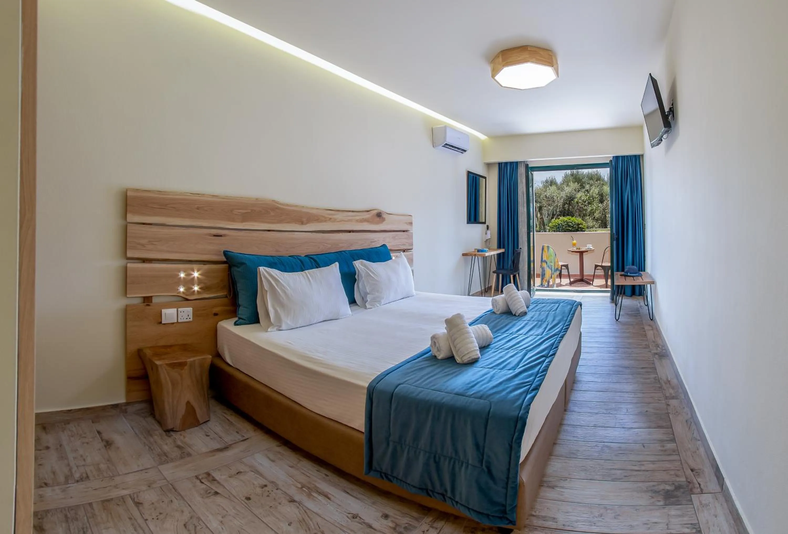 Bed in Dias Hotel & Apts