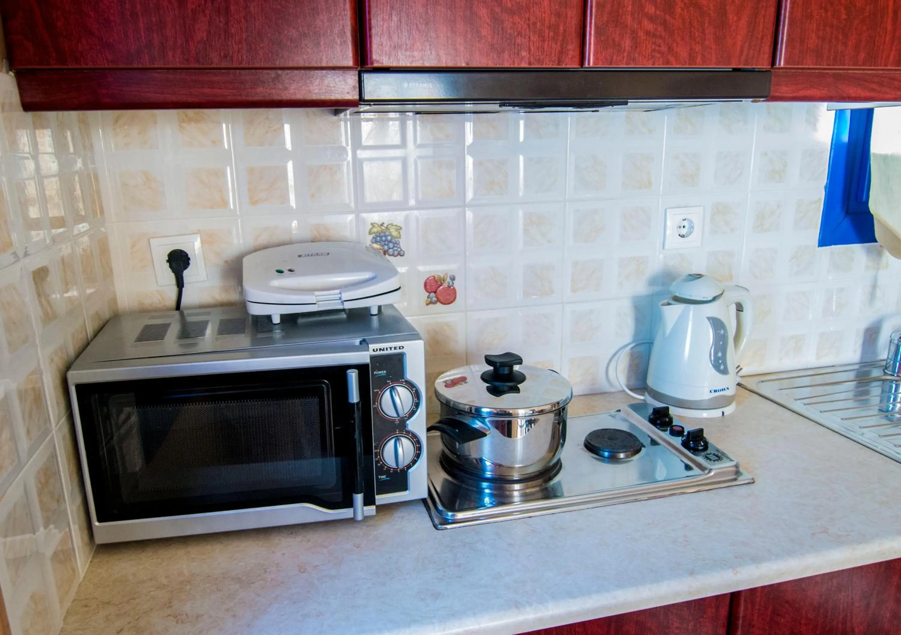 Coffee/tea facilities in Alkioni Hotel