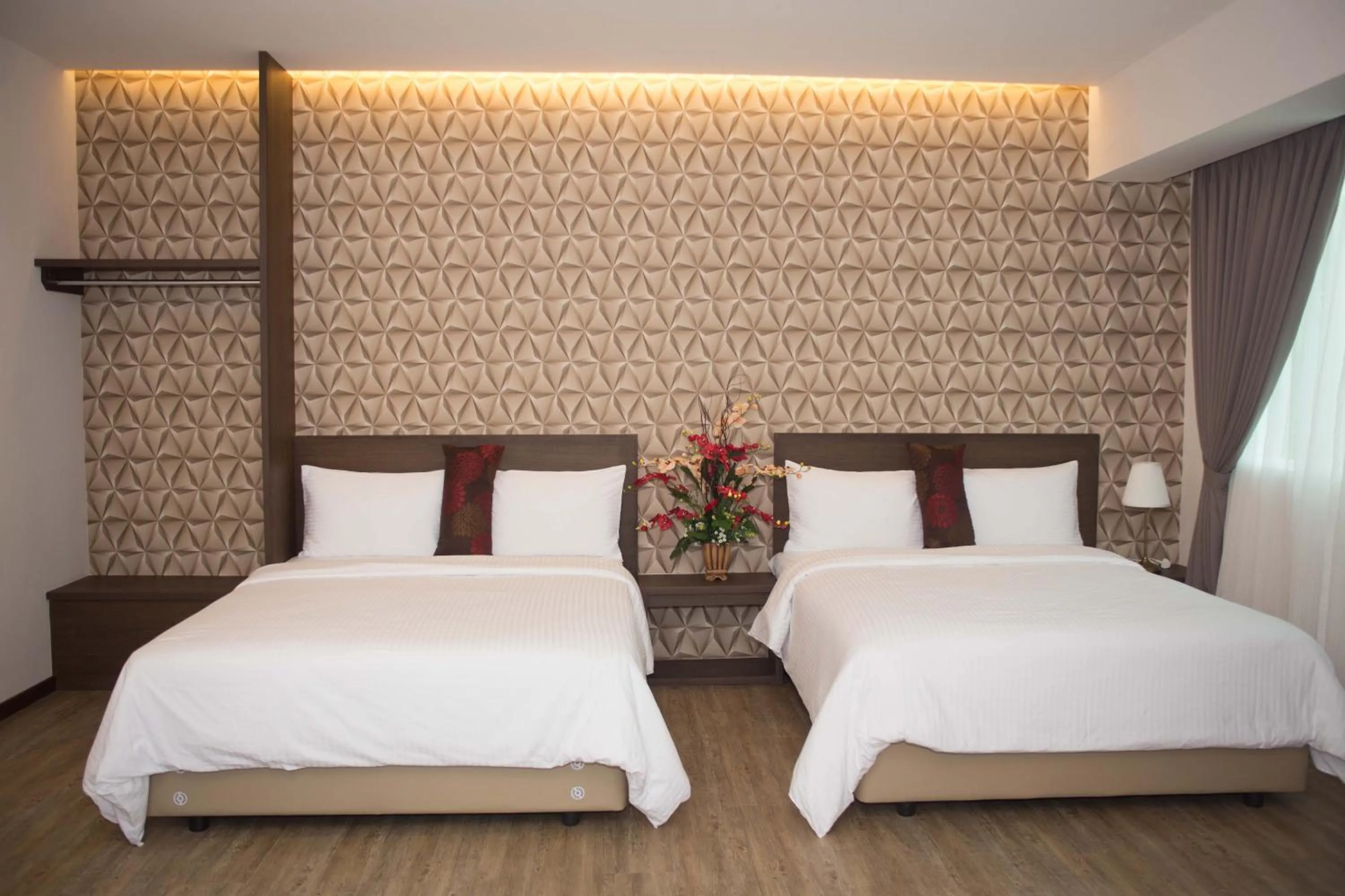 Photo of the whole room, Bed in Qlassic Hotel