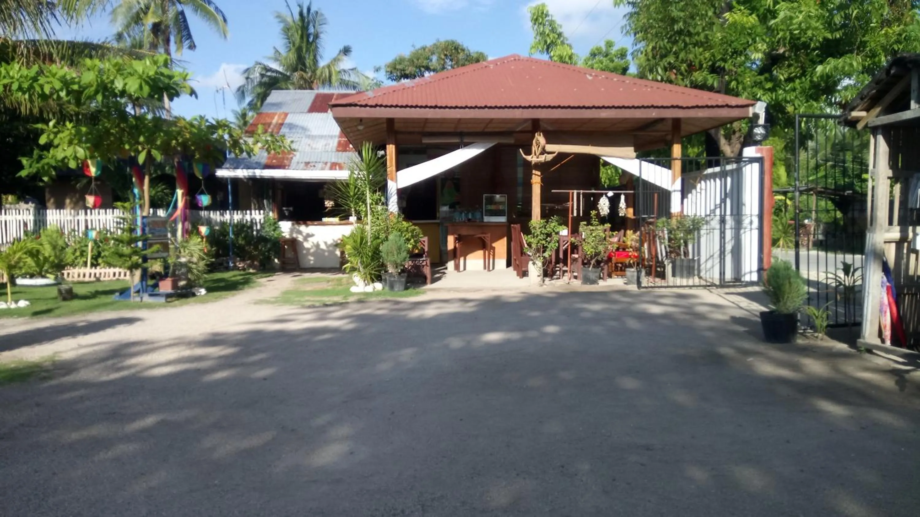 Restaurant/places to eat in SUNSHINE PARADISE Inn