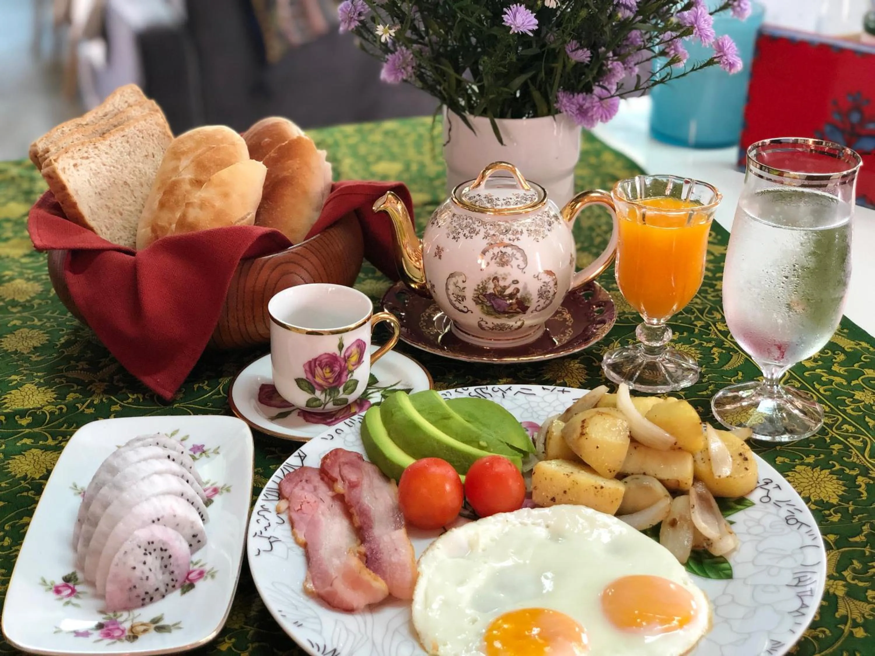 Food and drinks in Gumbie House