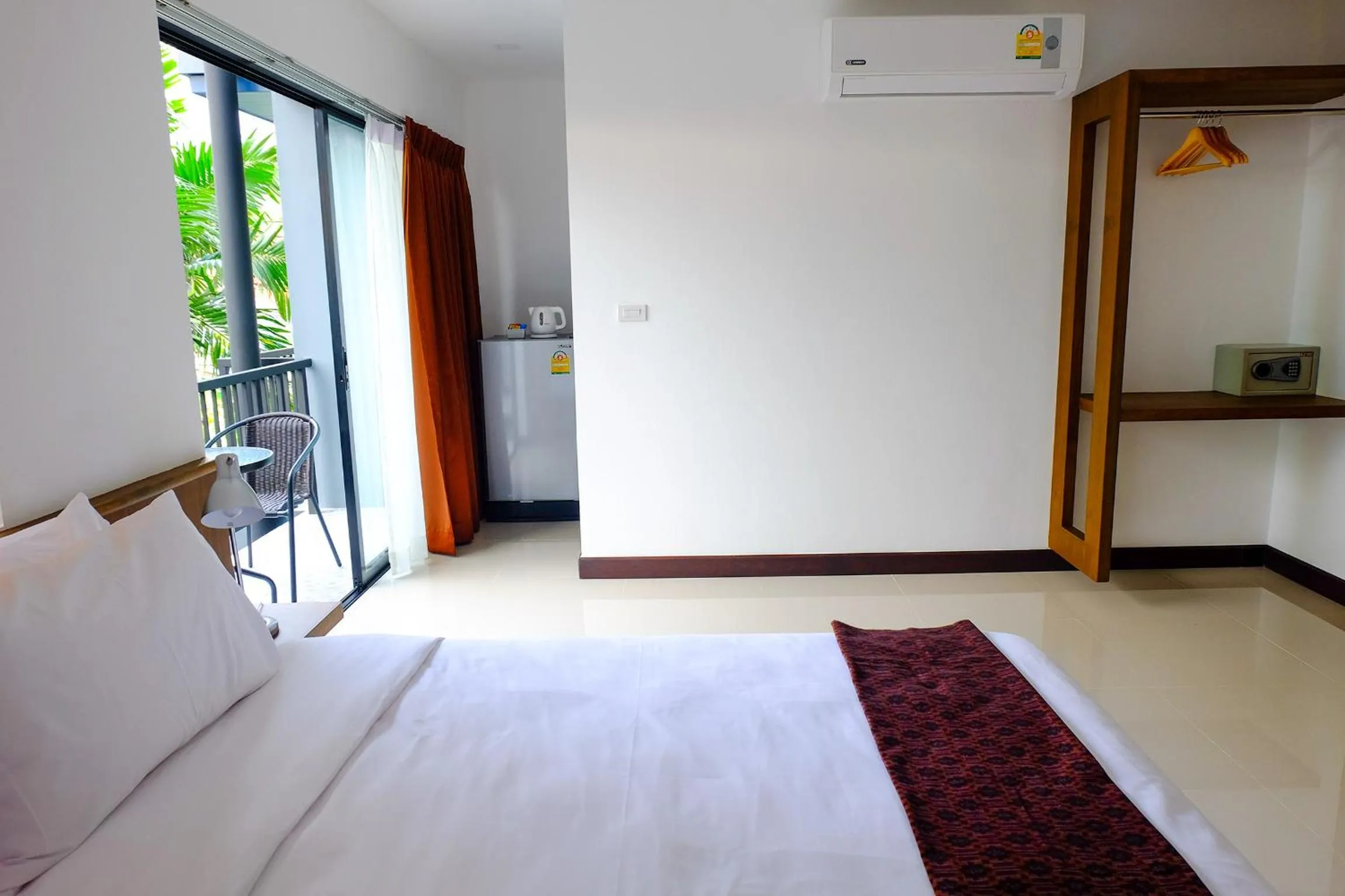 Bedroom, Bed in The Umbrella House