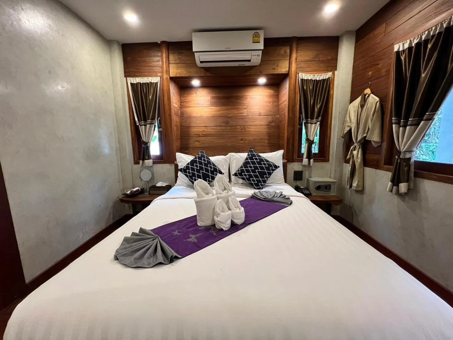 air conditioner, Bed in Yotaka@Pai