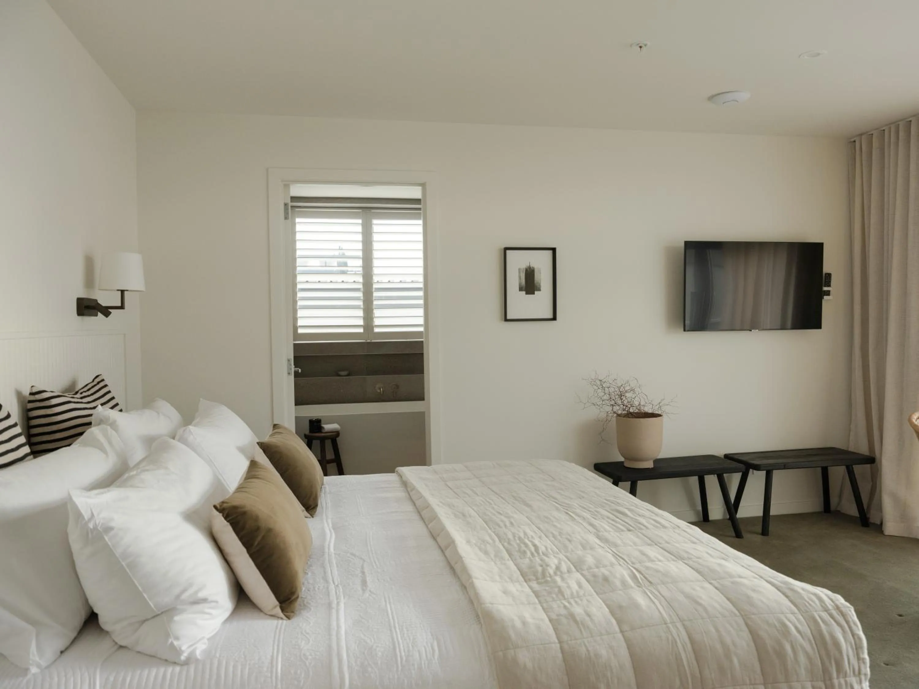 Bedroom, Bed in Porters Boutique Hotel