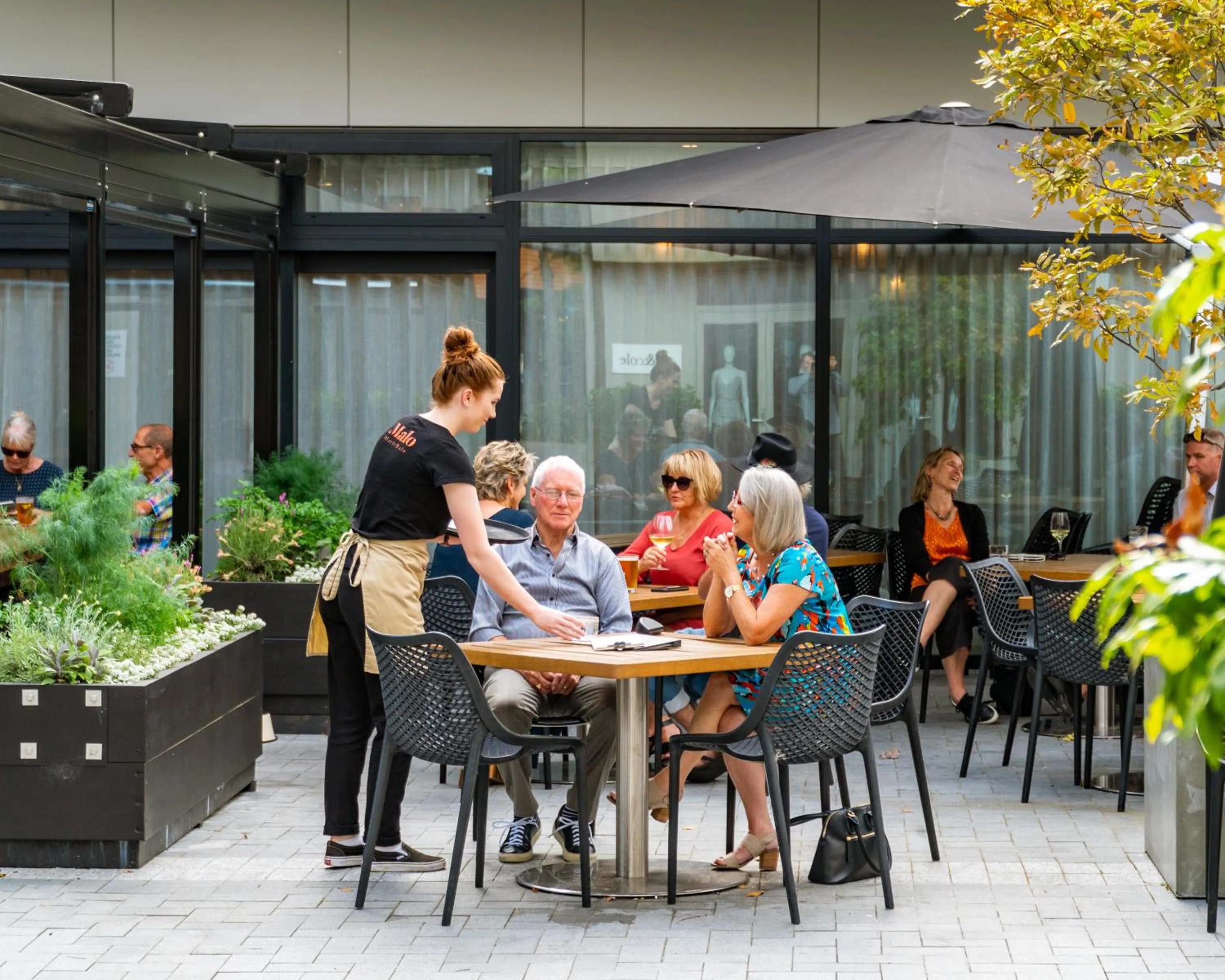 Restaurant/places to eat in Porters Boutique Hotel