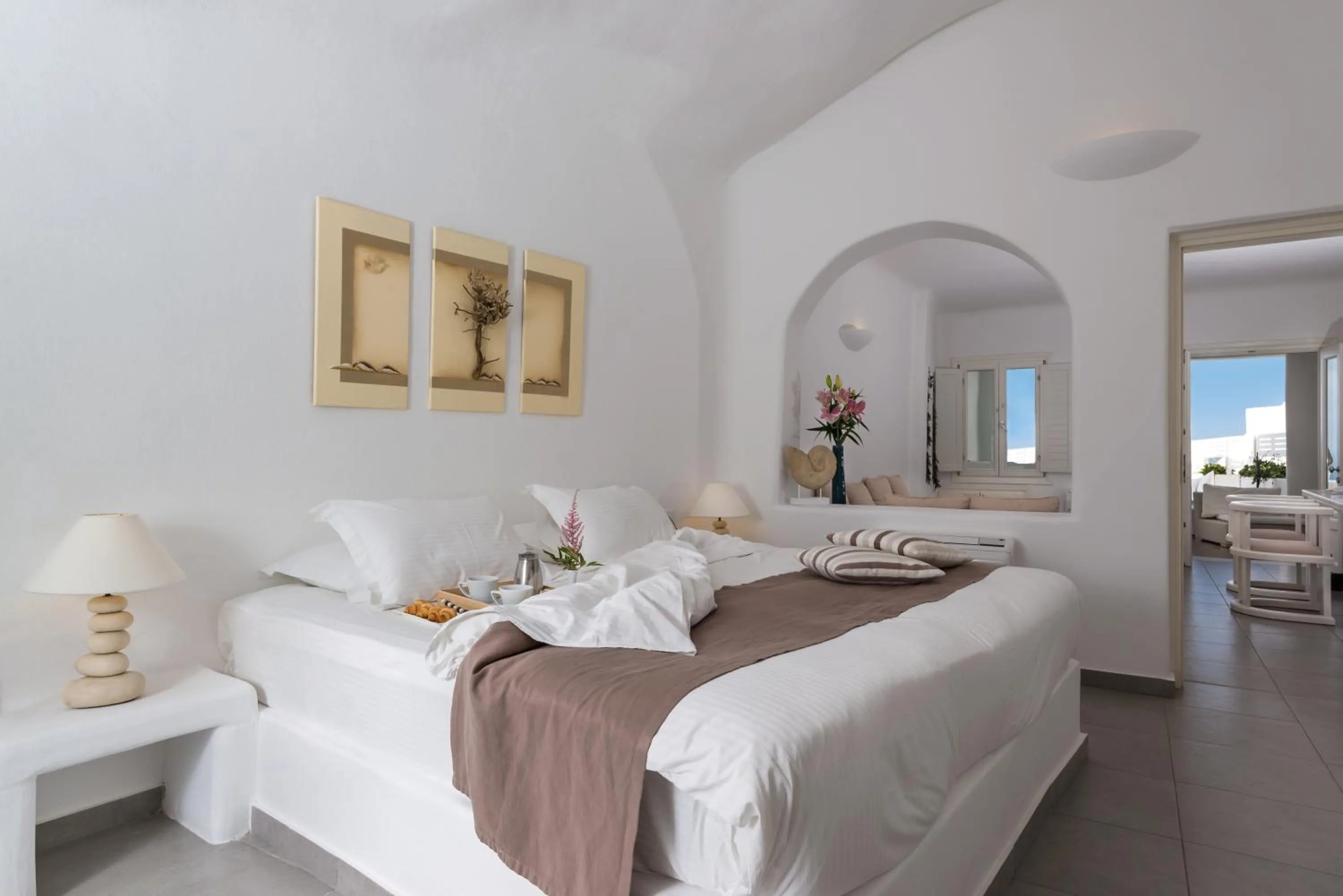 Bedroom, Bed in White Santorini