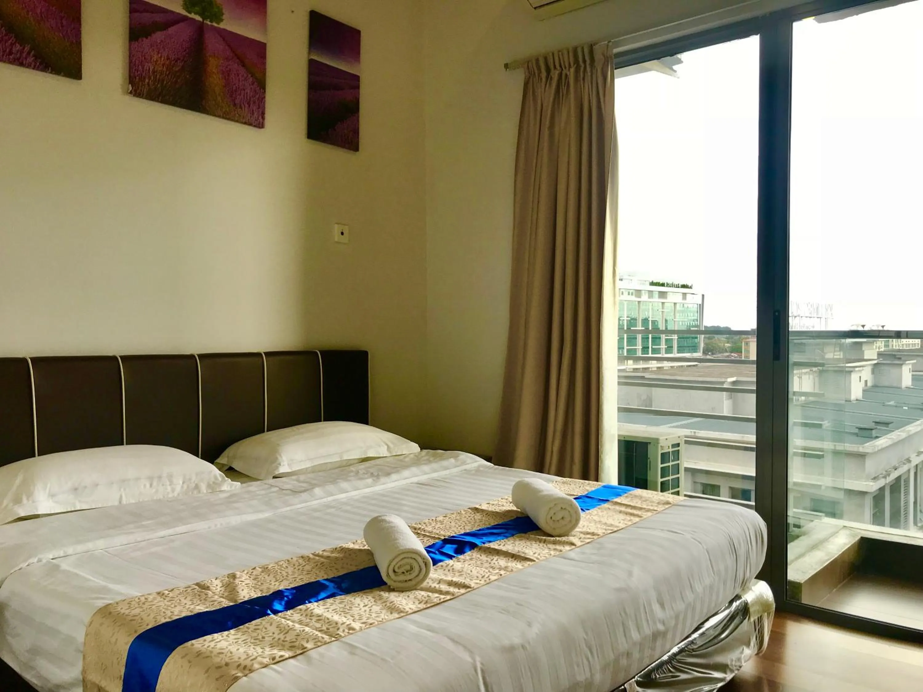 Bed in Sunset Seaview Vacation Condos @ IMAGO Shopping Mall