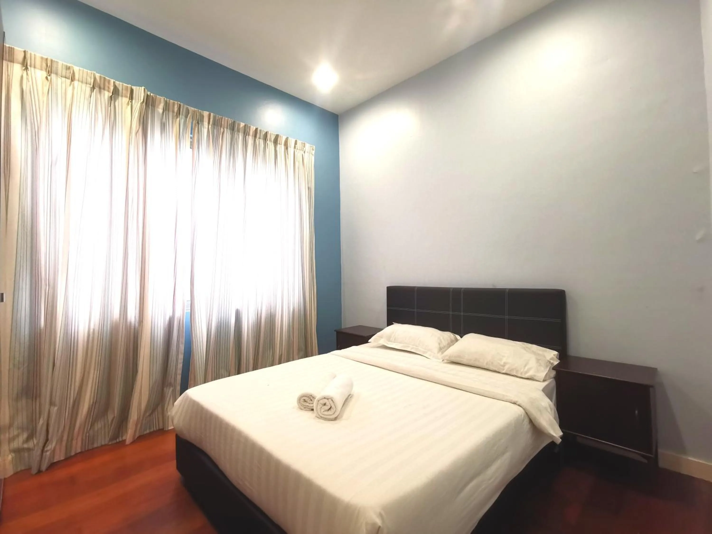 Bed in Sunset Seaview Vacation Condos @ IMAGO Shopping Mall